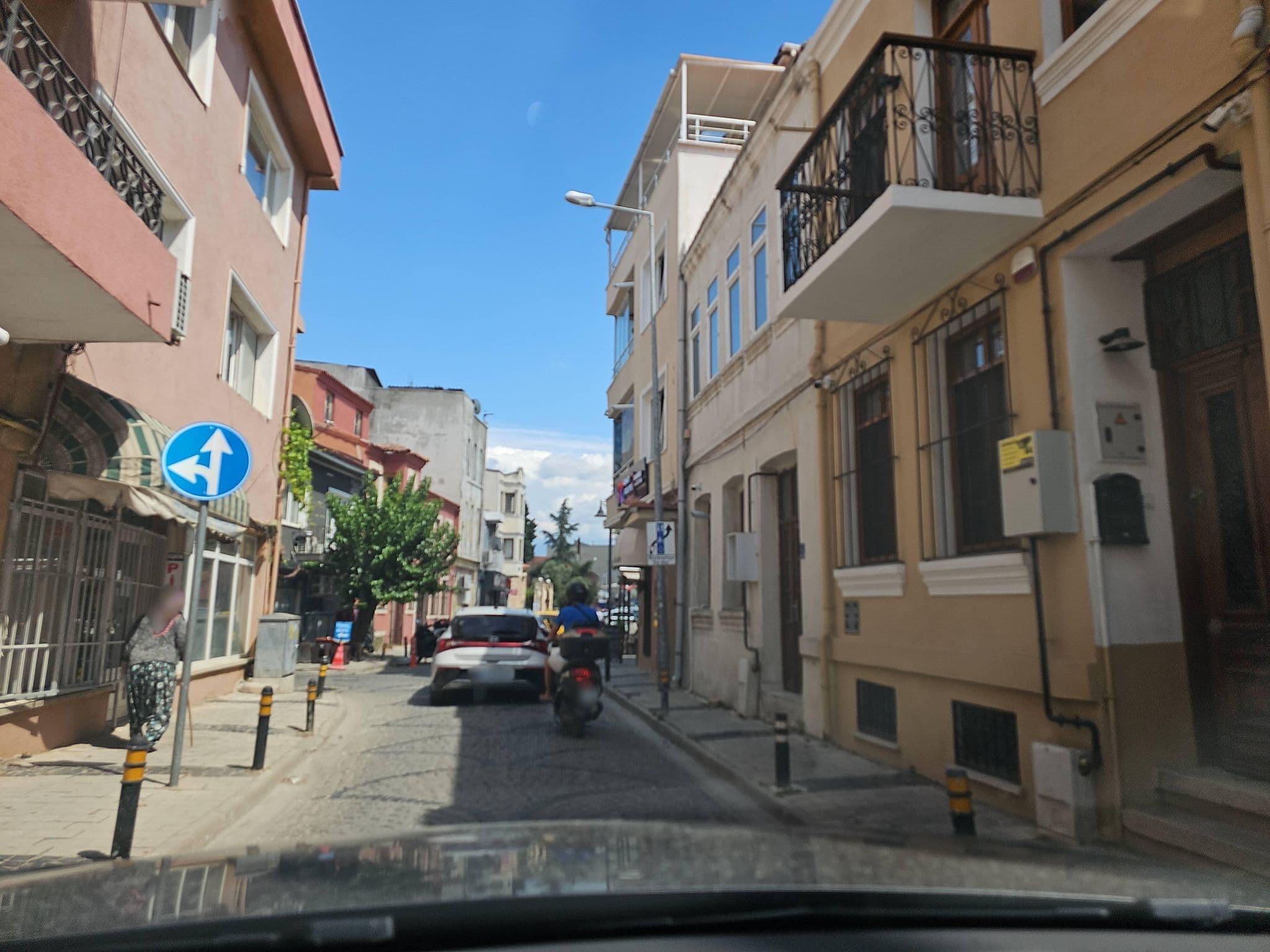 Street view near Blue Home, Çanakkale — © observer17 (CC BY-SA · Mapillary)
