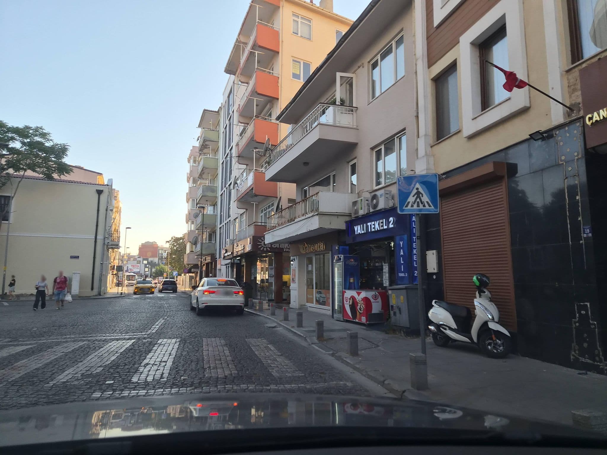 Street view near Otel May Berlin, Çanakkale — © observer17 (CC BY-SA · Mapillary)