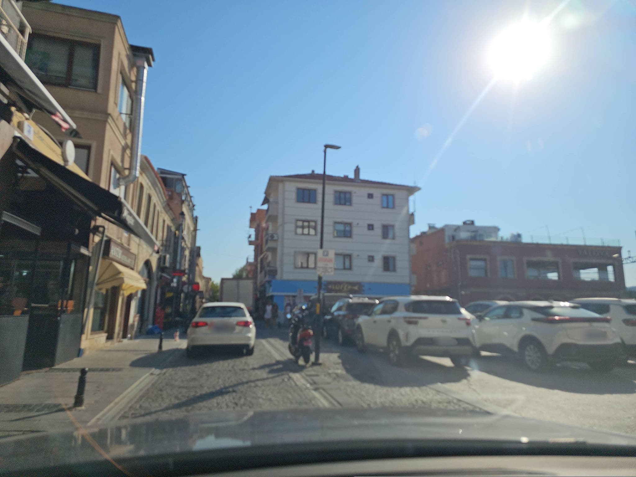 Street view near HOTEL KALE 17, Çanakkale — © observer17 (CC BY-SA · Mapillary)