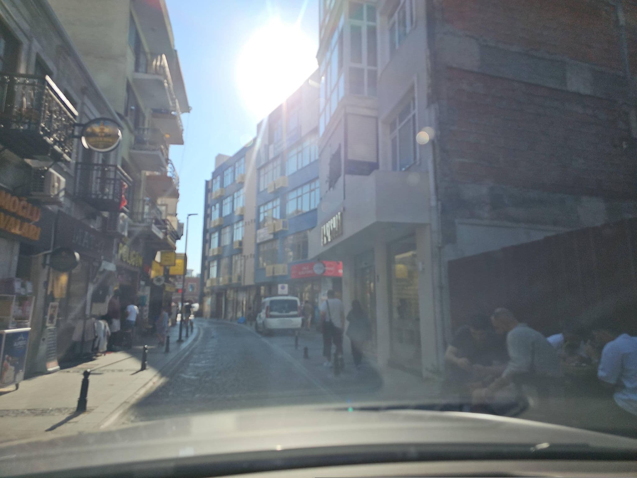 Street view near Kıspet Konak Hotel, Çanakkale — © observer17 (CC BY-SA · Mapillary)