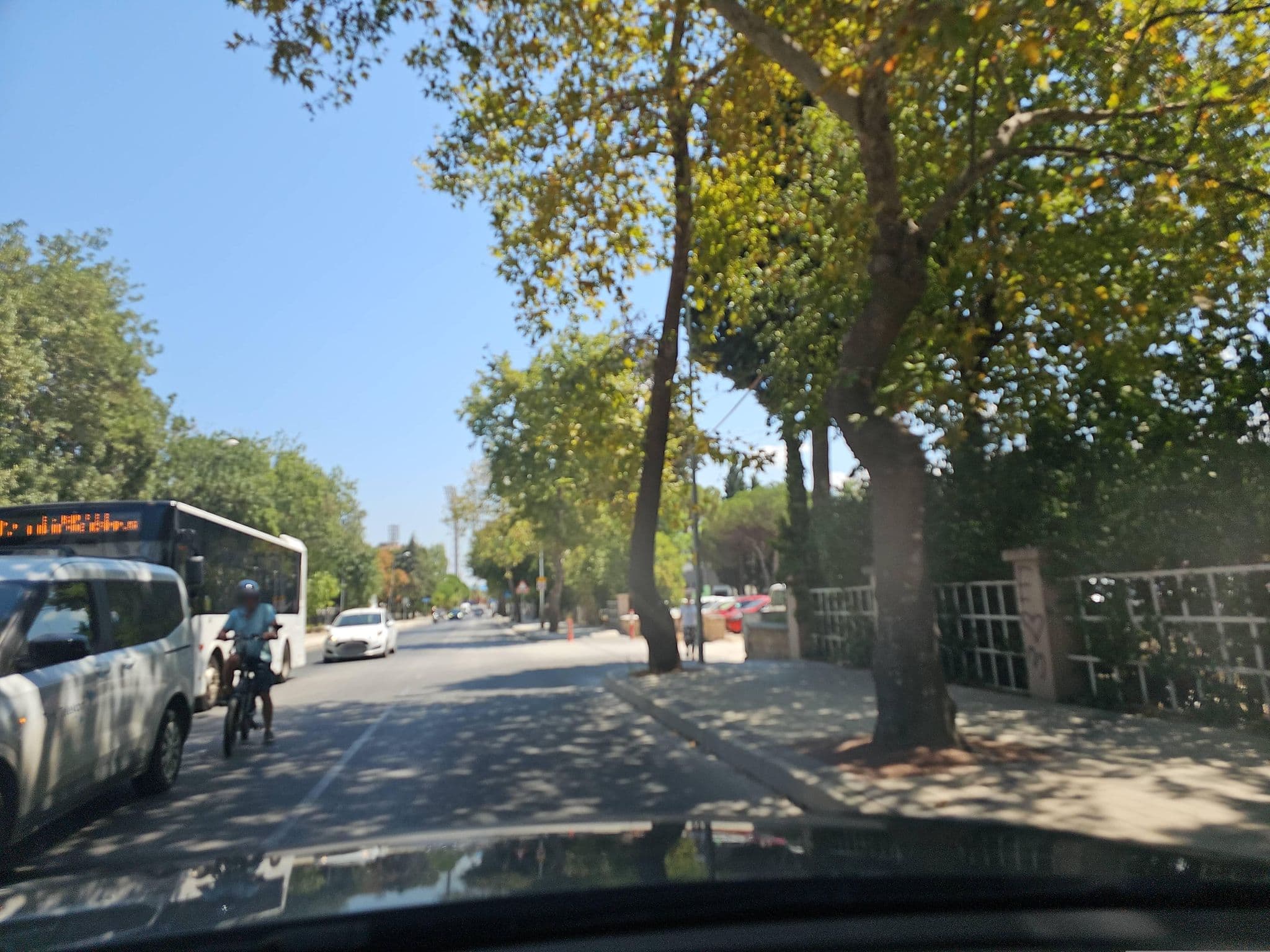 Street view near Karayolları Misafirhanesi, Çanakkale — © observer17 (CC BY-SA · Mapillary)