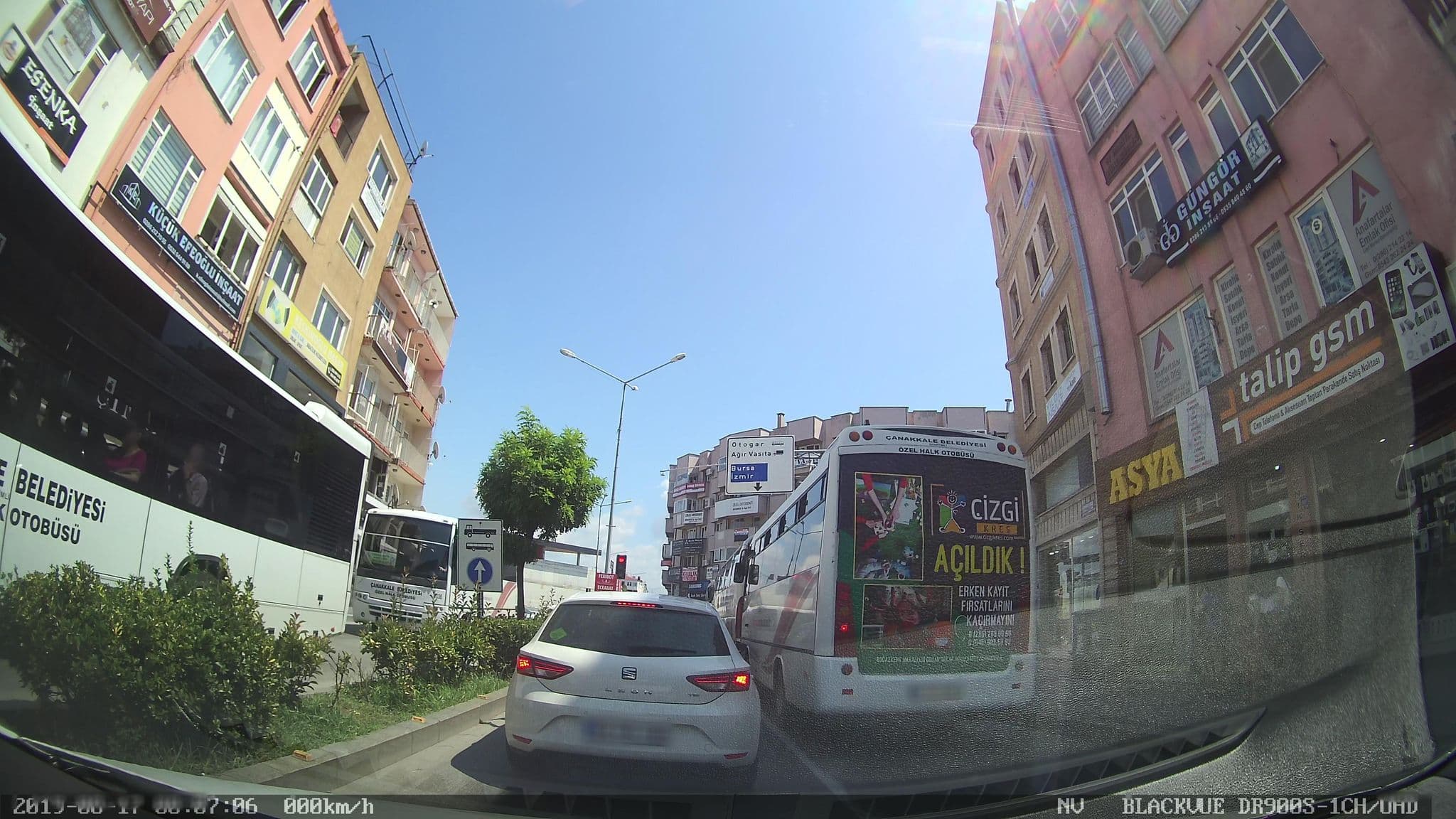 Street view near Kolin Hotel, Çanakkale — © yercizenler (CC BY-SA · Mapillary)