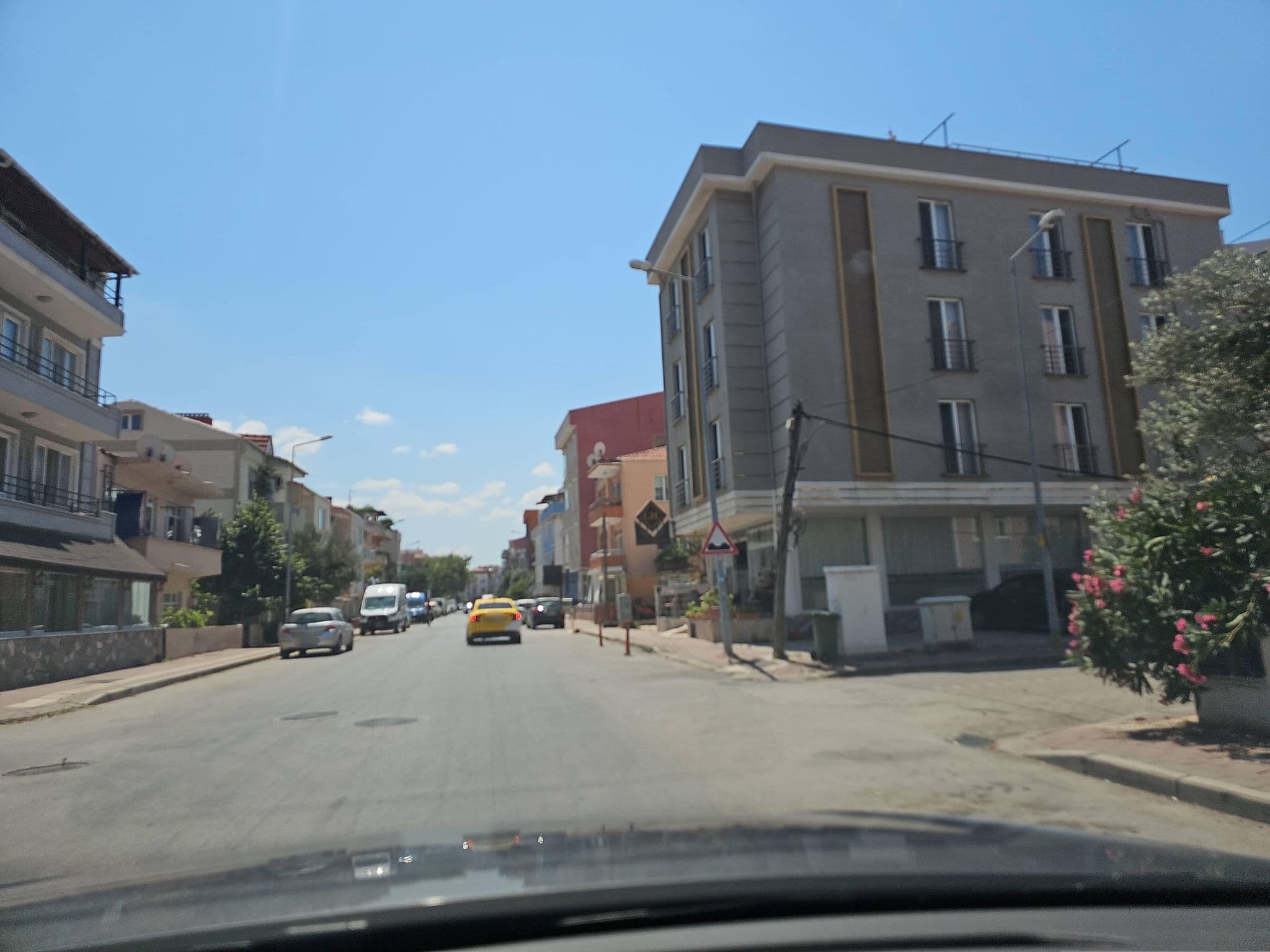 Street view near Guven pansiyon, Çanakkale — © observer17 (CC BY-SA · Mapillary)