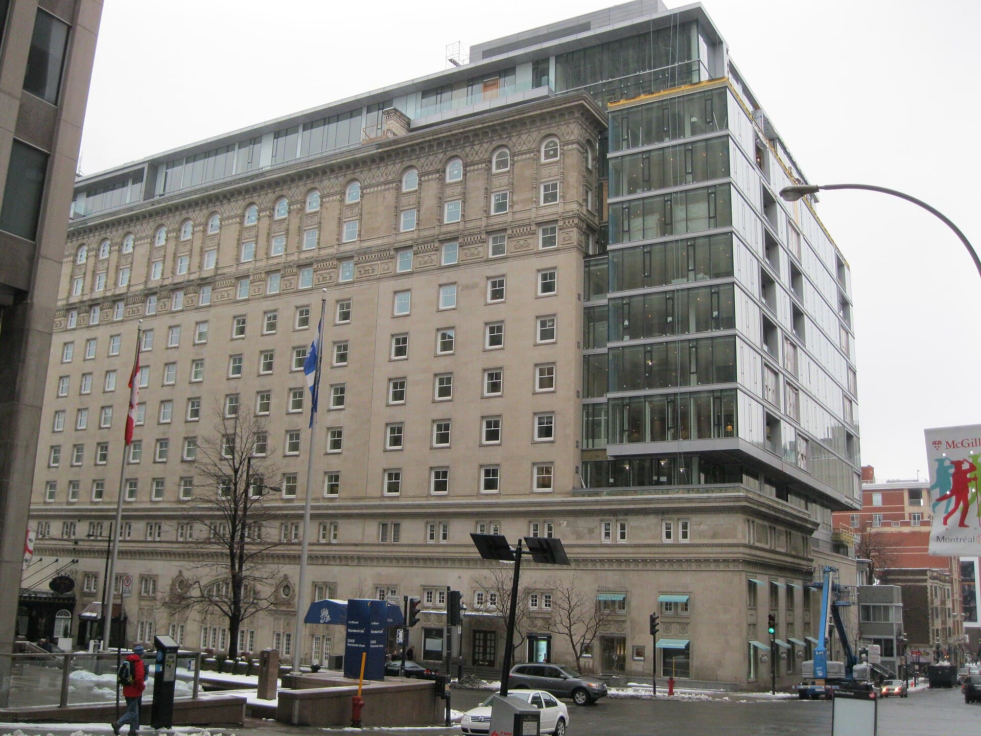 Ritz Carlton (via Wikimedia Commons, CC BY-SA 3.0)