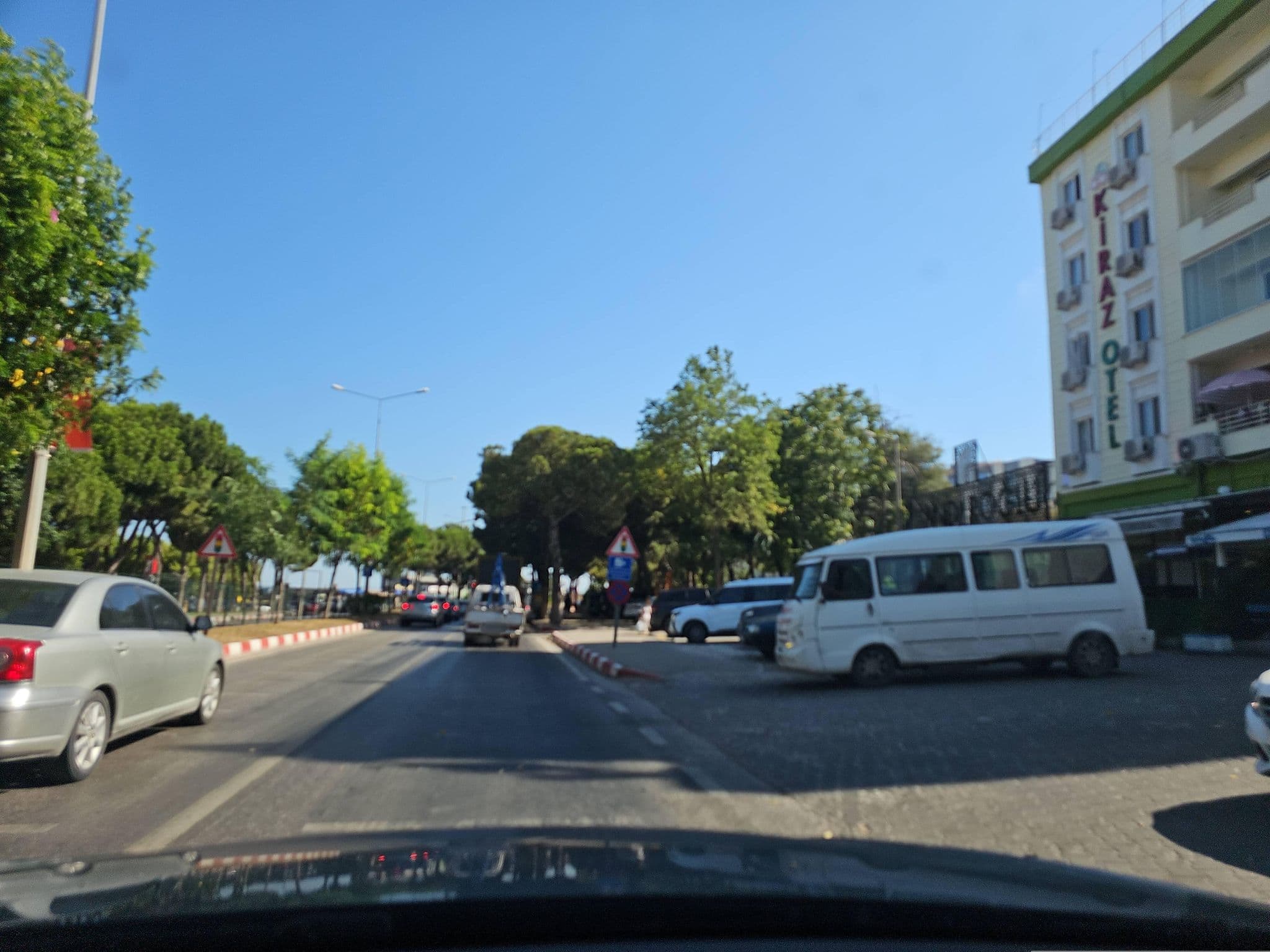 Street view near Kiraz Otel, Lapseki — © observer17 (CC BY-SA · Mapillary)