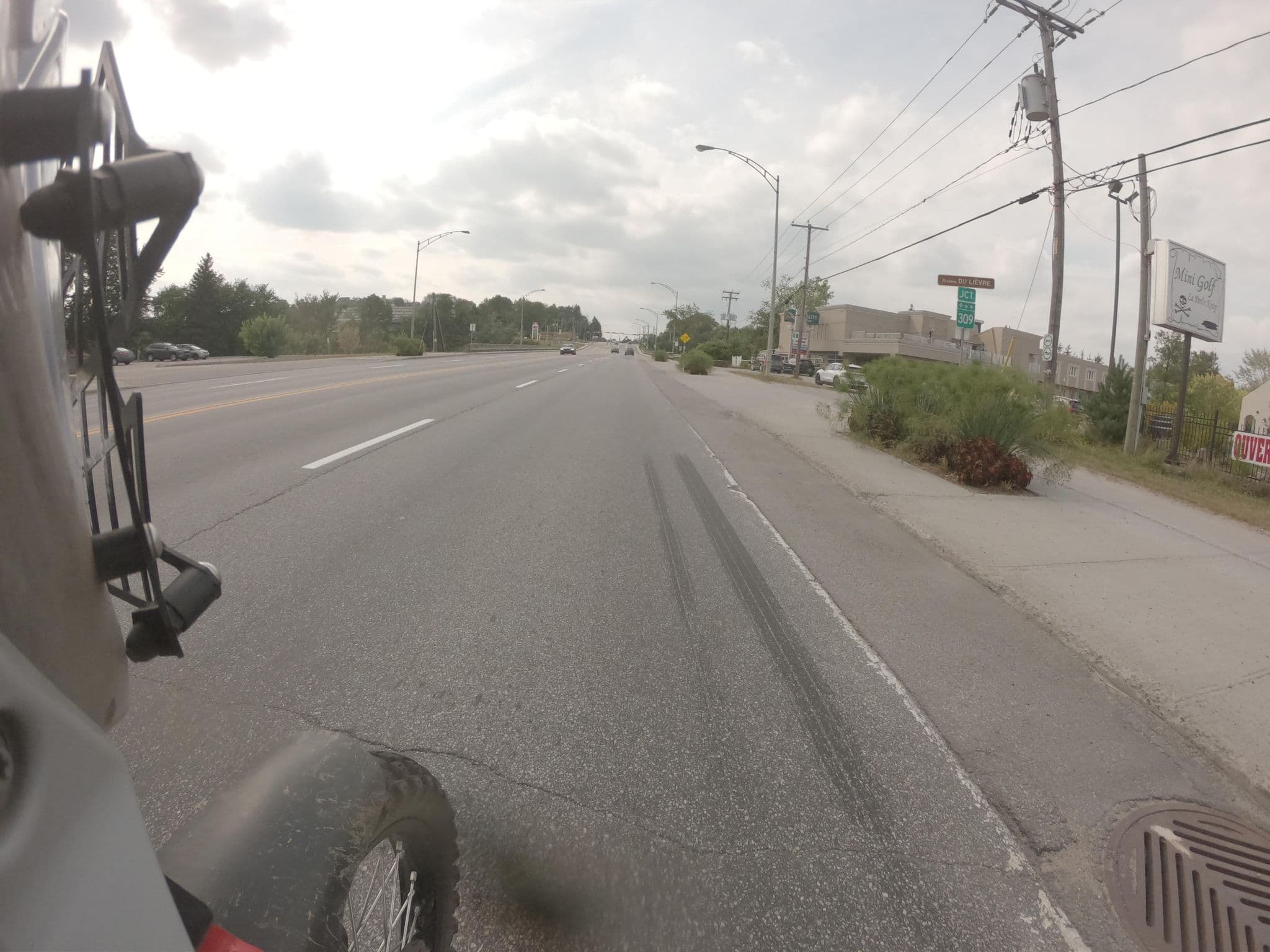 Street view near Hôtel Quality Inn de Mont-Laurier, Mont-Laurier — © pfbreton (CC BY-SA · Mapillary)