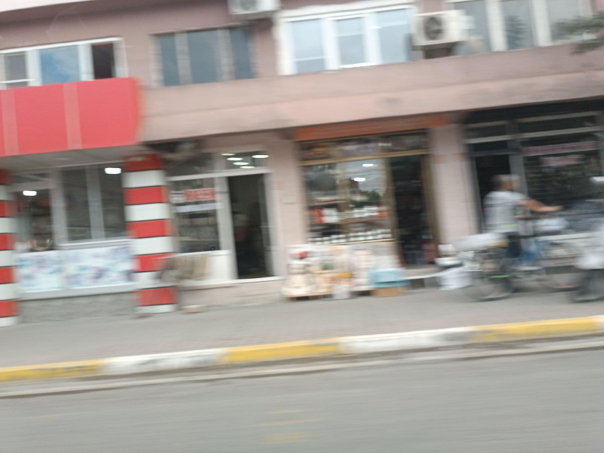 Street view near Ateş Apartmanı, Balıkesir — © ktahyam-Mapping (CC BY-SA · Mapillary)