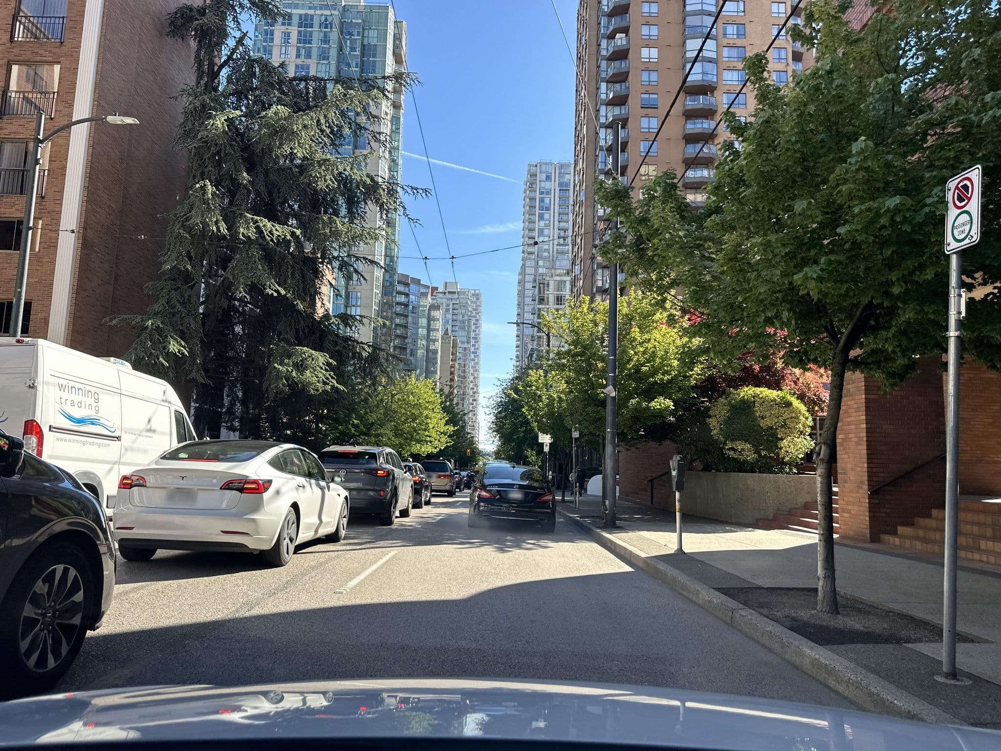Street view near Holiday Inn and Suites Downtown, Davie Village โ ยฉ quickness805 (CC BY-SA ยท Mapillary)
