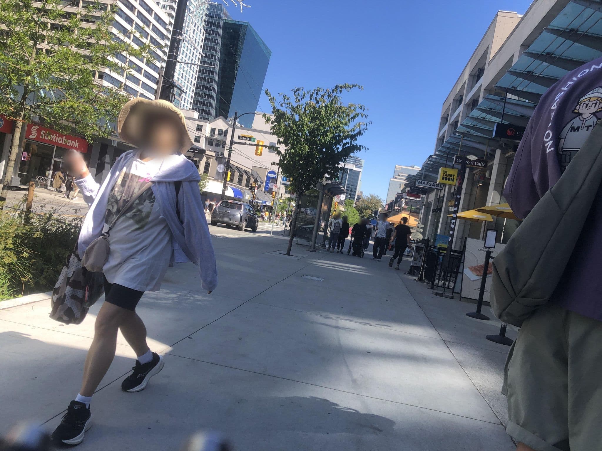 Street view near Blue Horizon Hotel, Coal Harbour — © Heen (CC BY-SA · Mapillary)