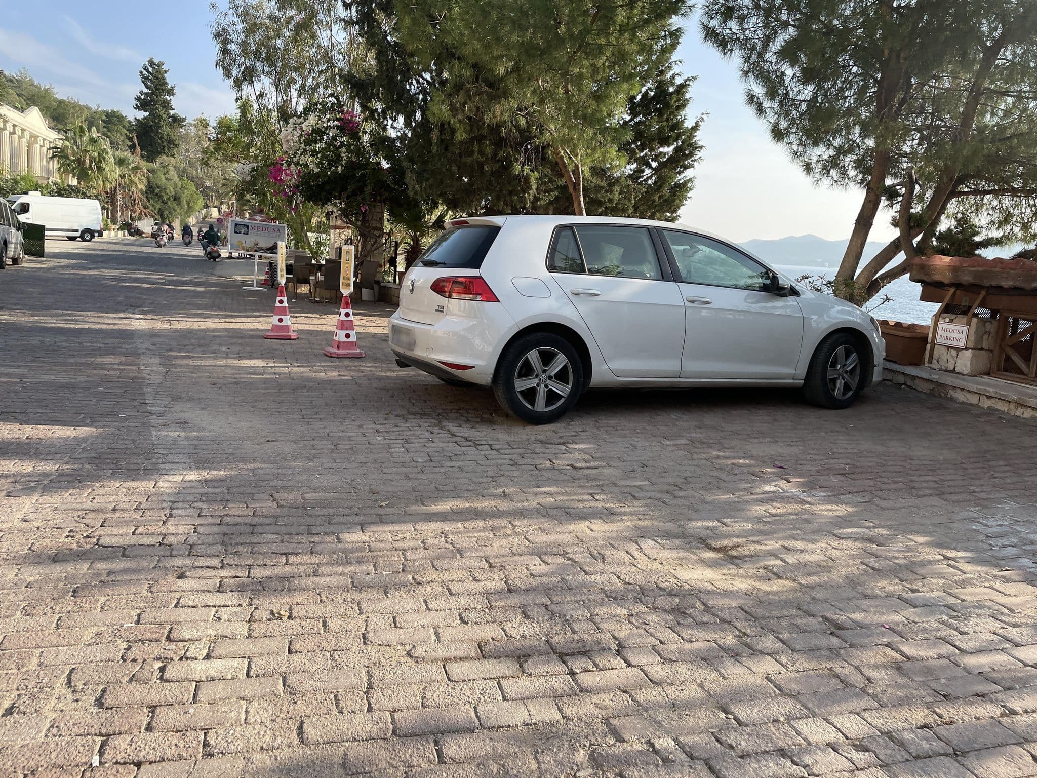 Street view near я тут тусуюсь, Kaş — © egorka (CC BY-SA · Mapillary)