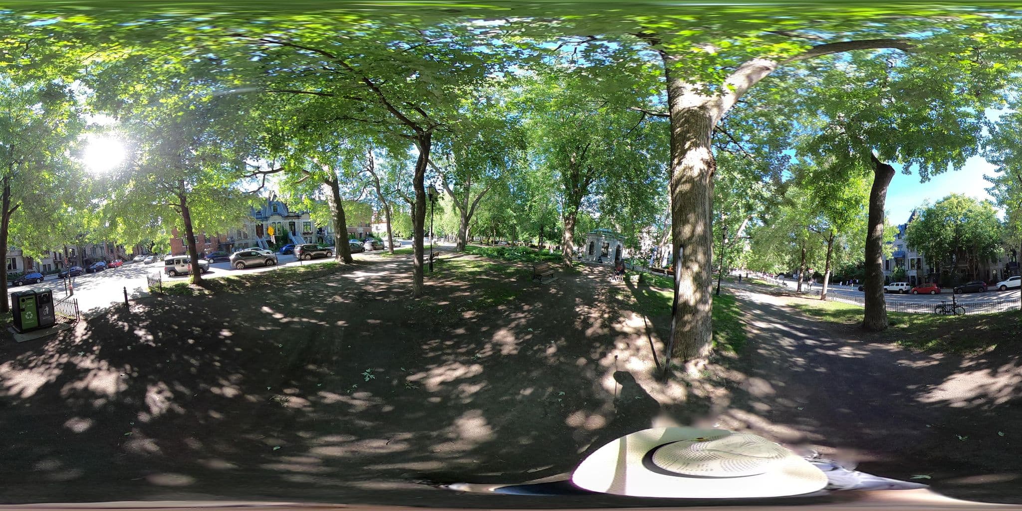 Street view near Pierre et Dominique Bed & Breakfast, Milton-Parc — © une_abeille (CC BY-SA · Mapillary)