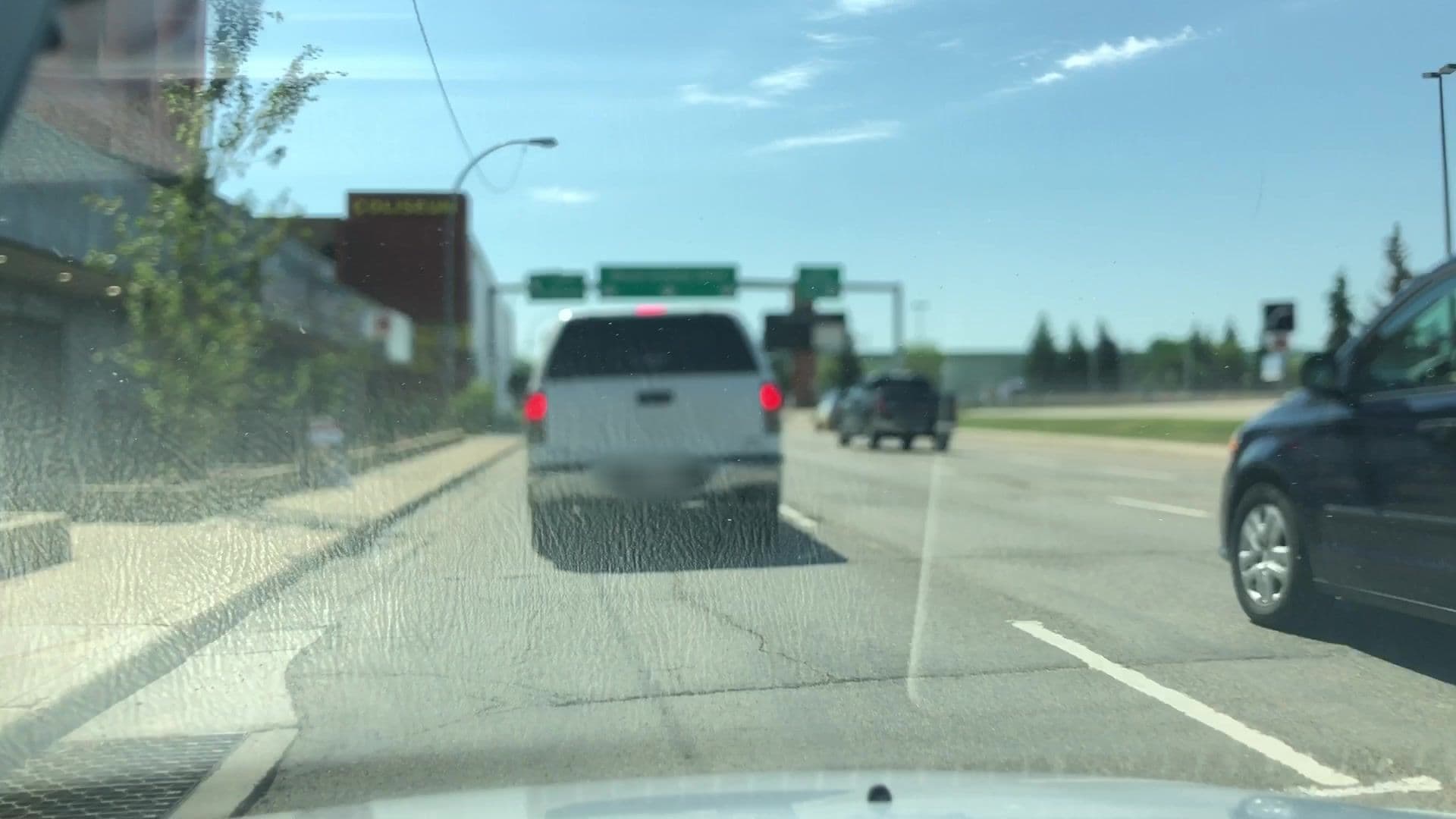 Street view near Coliseum Inn, Montrose — © lvl5 (CC BY-SA · Mapillary)