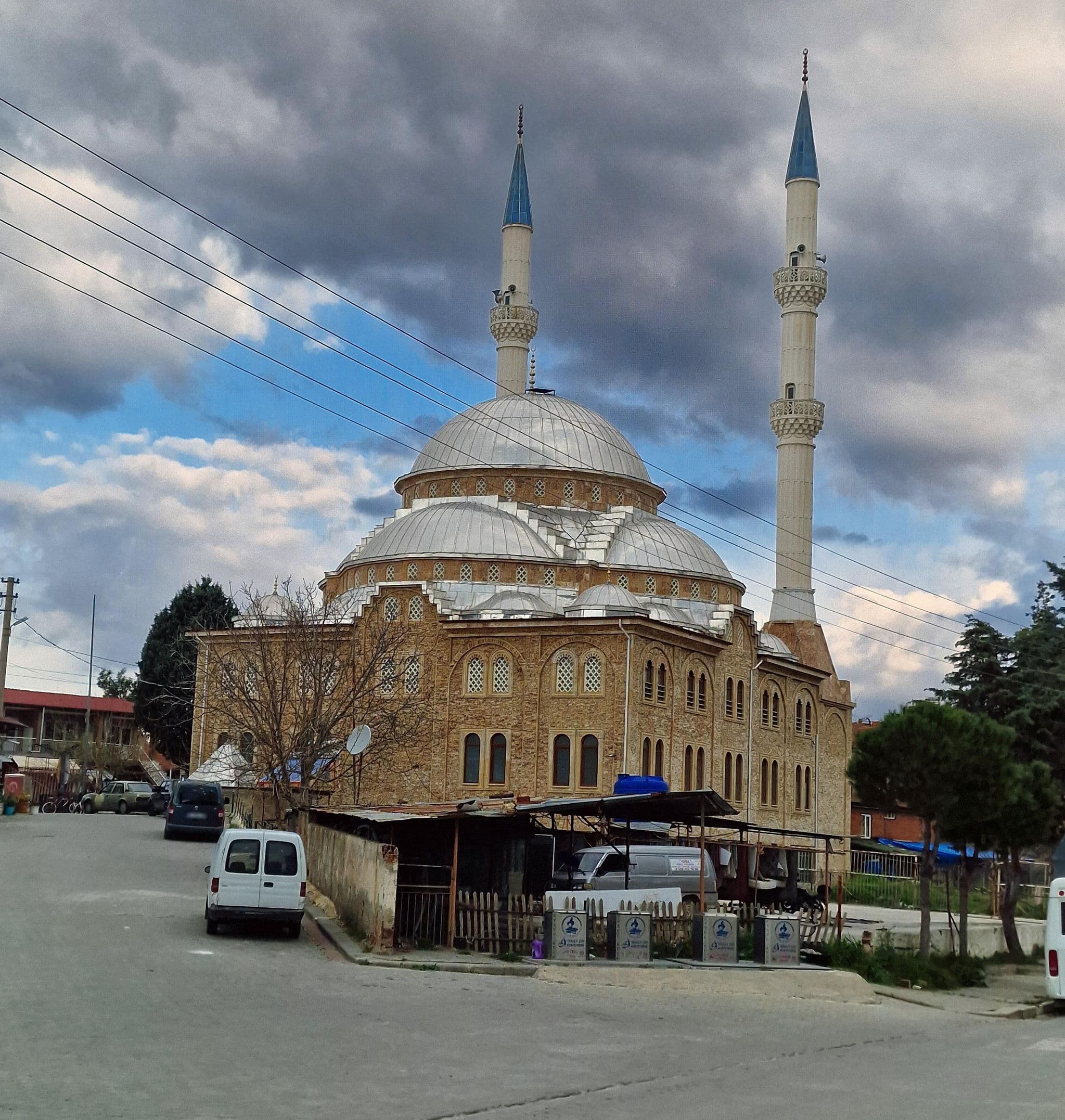 Street view near Çavuşoğlu Pansiyon, Akköy — © km2bp (CC BY-SA · Mapillary)