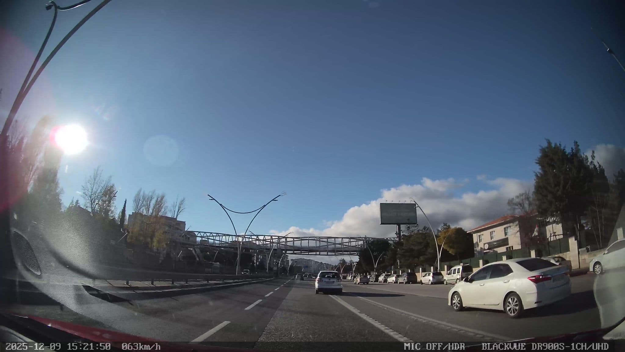 Street view near Ronesans Hotel De Luxe, Uşak — © unen (CC BY-SA · Mapillary)