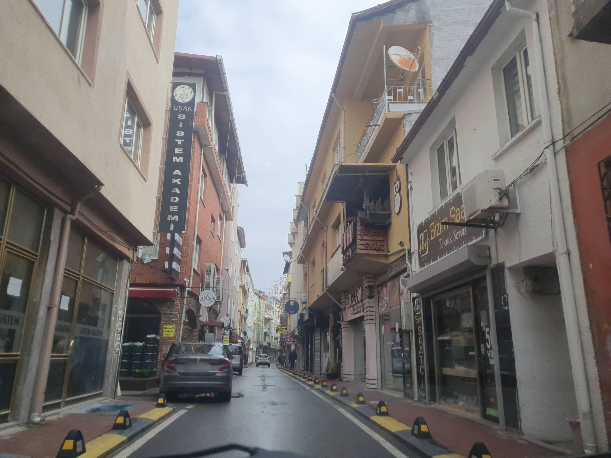 Street view near Sahlan Hotel, Uşak — © VoSToK (CC BY-SA · Mapillary)