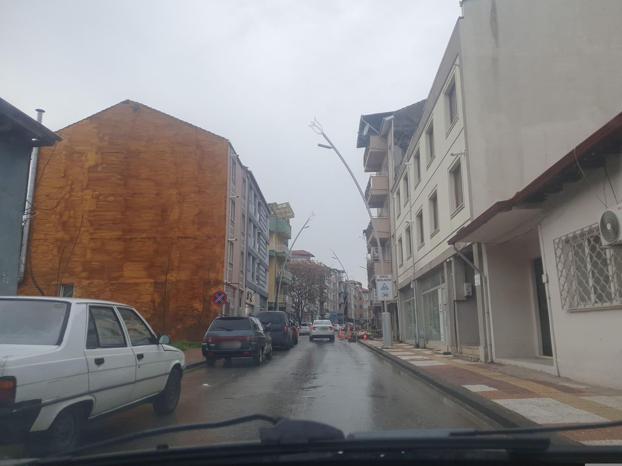 Street view near Uşak Merkez Konaklama Ve Apart Otel, Uşak — © VoSToK (CC BY-SA · Mapillary)