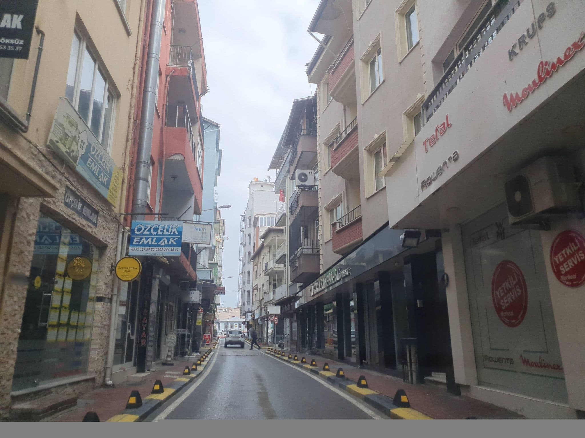 Street view near Akdağ Hotel 2 Lobi&Kahvaltı Salonu, Uşak — © VoSToK (CC BY-SA · Mapillary)
