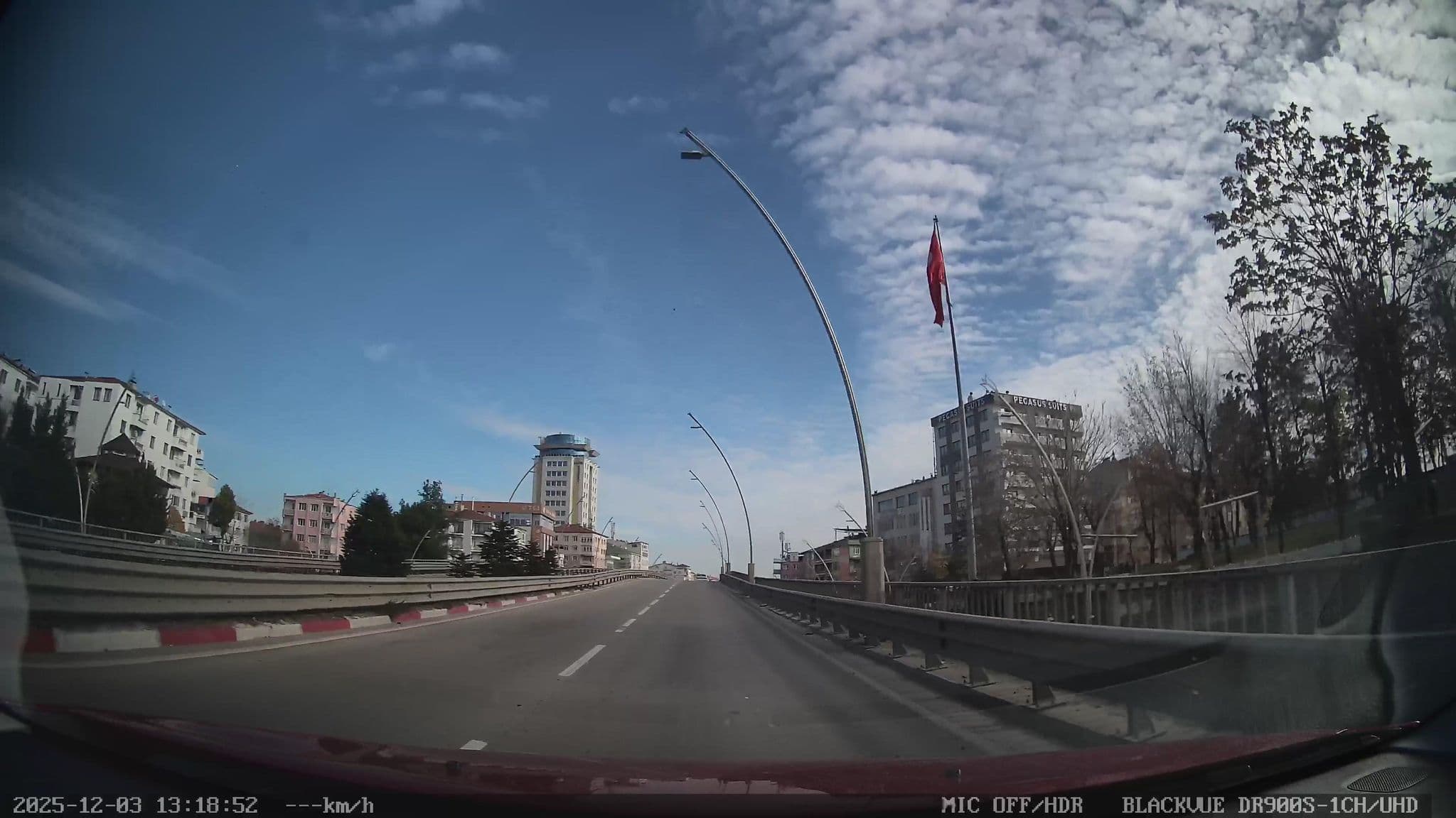 Street view near Özgöbek Ronesans De luxe Otel, Uşak — © unen (CC BY-SA · Mapillary)