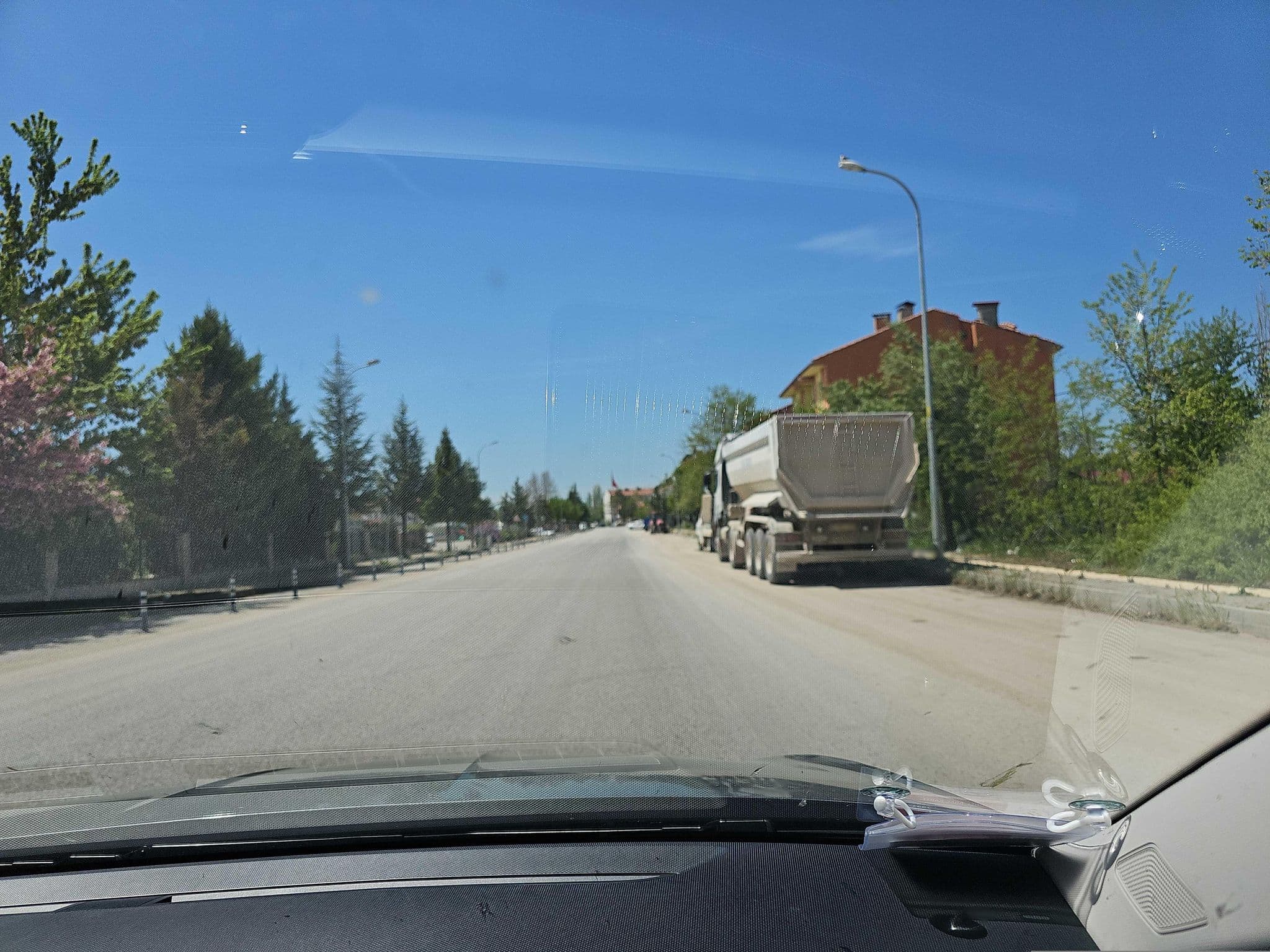 Street view near Anemon Otel, Aslanapa — © kubikanber (CC BY-SA · Mapillary)