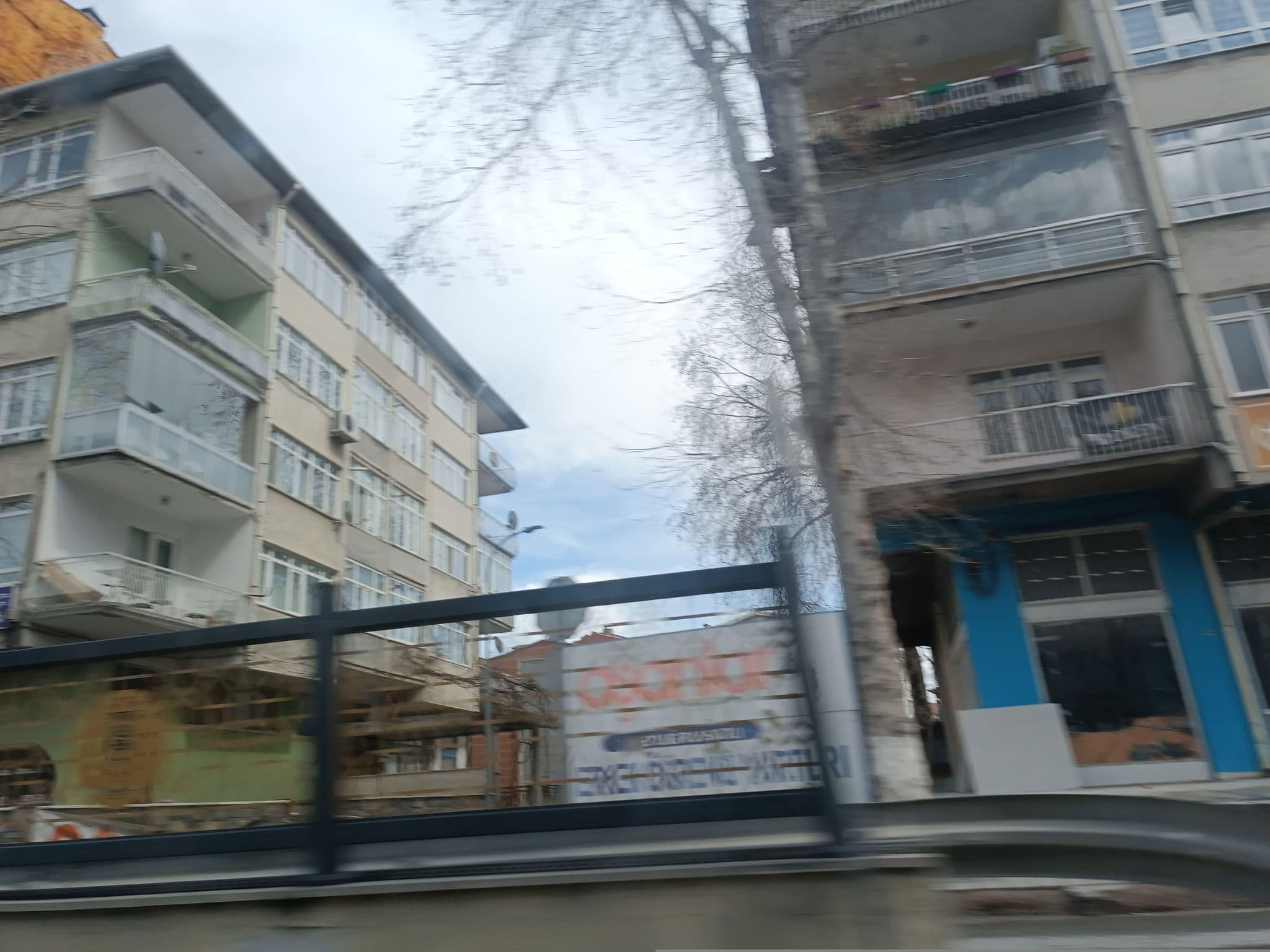 Street view near Çinili Otel Plus, Kütahya — © ktahyam-Mapping (CC BY-SA · Mapillary)