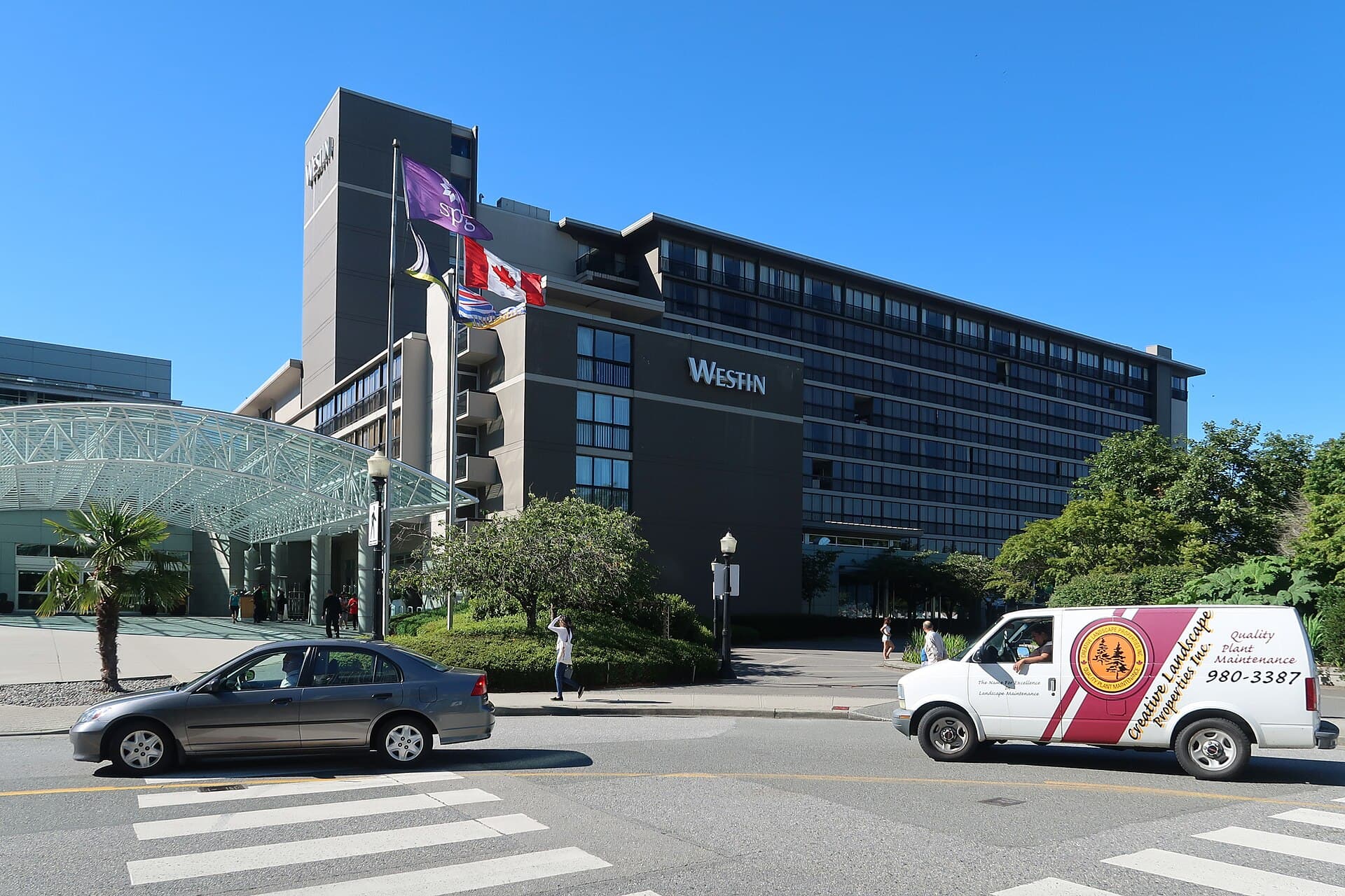 Westin Bayshore (via Wikimedia Commons, CC BY-SA 4.0)