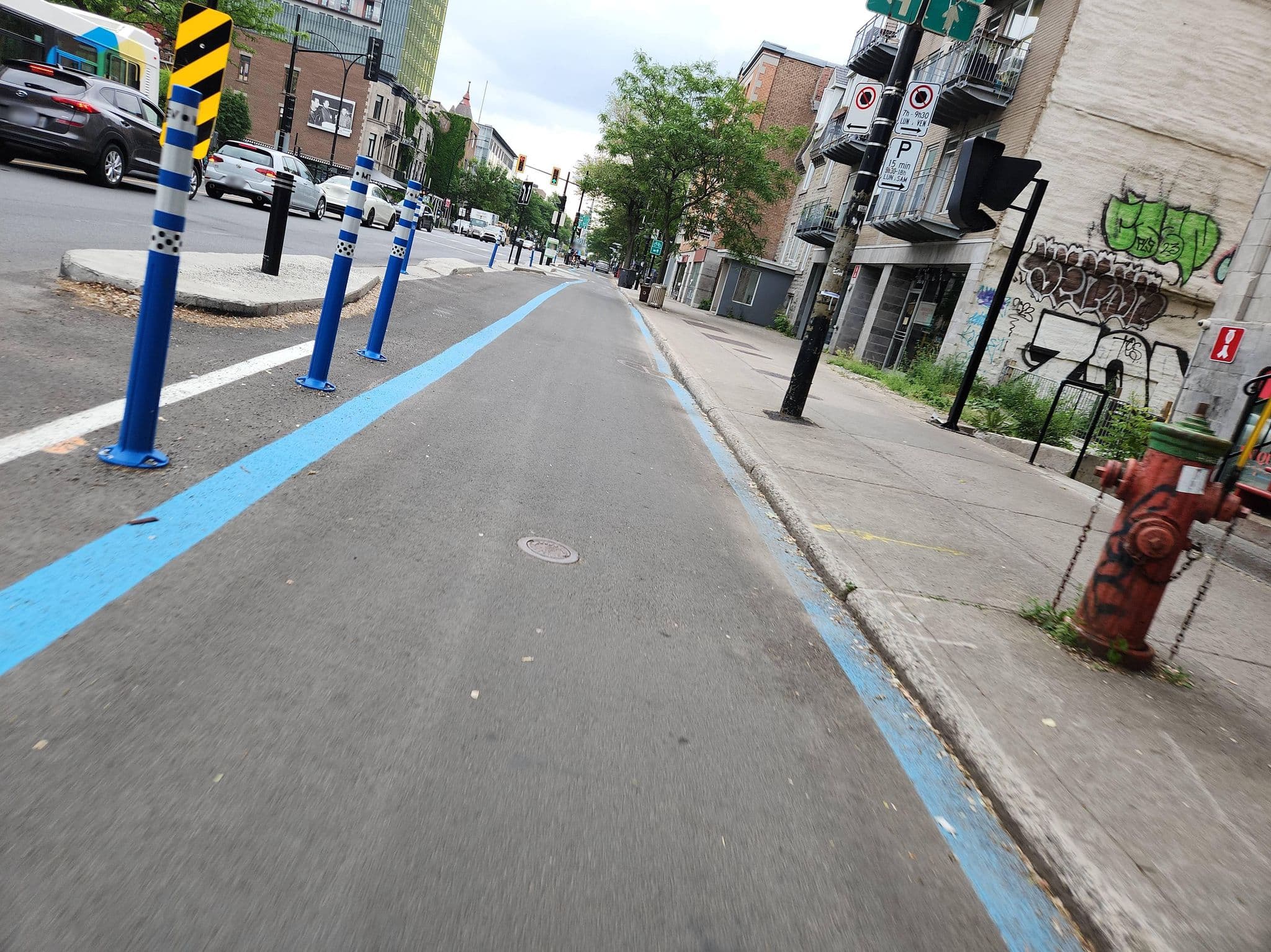 Street view near Hôtel Kutuma, Milton-Parc — © hnn (CC BY-SA · Mapillary)