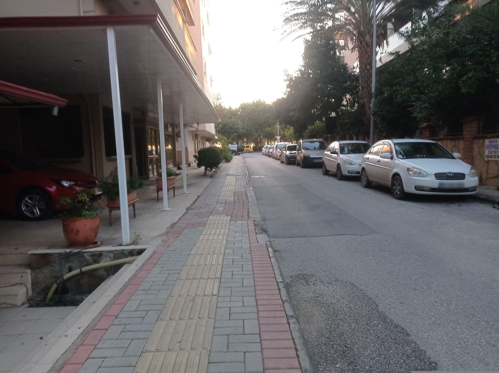 Street view near Kahya Hotel, Alanya — © shoorick (CC BY-SA · Mapillary)