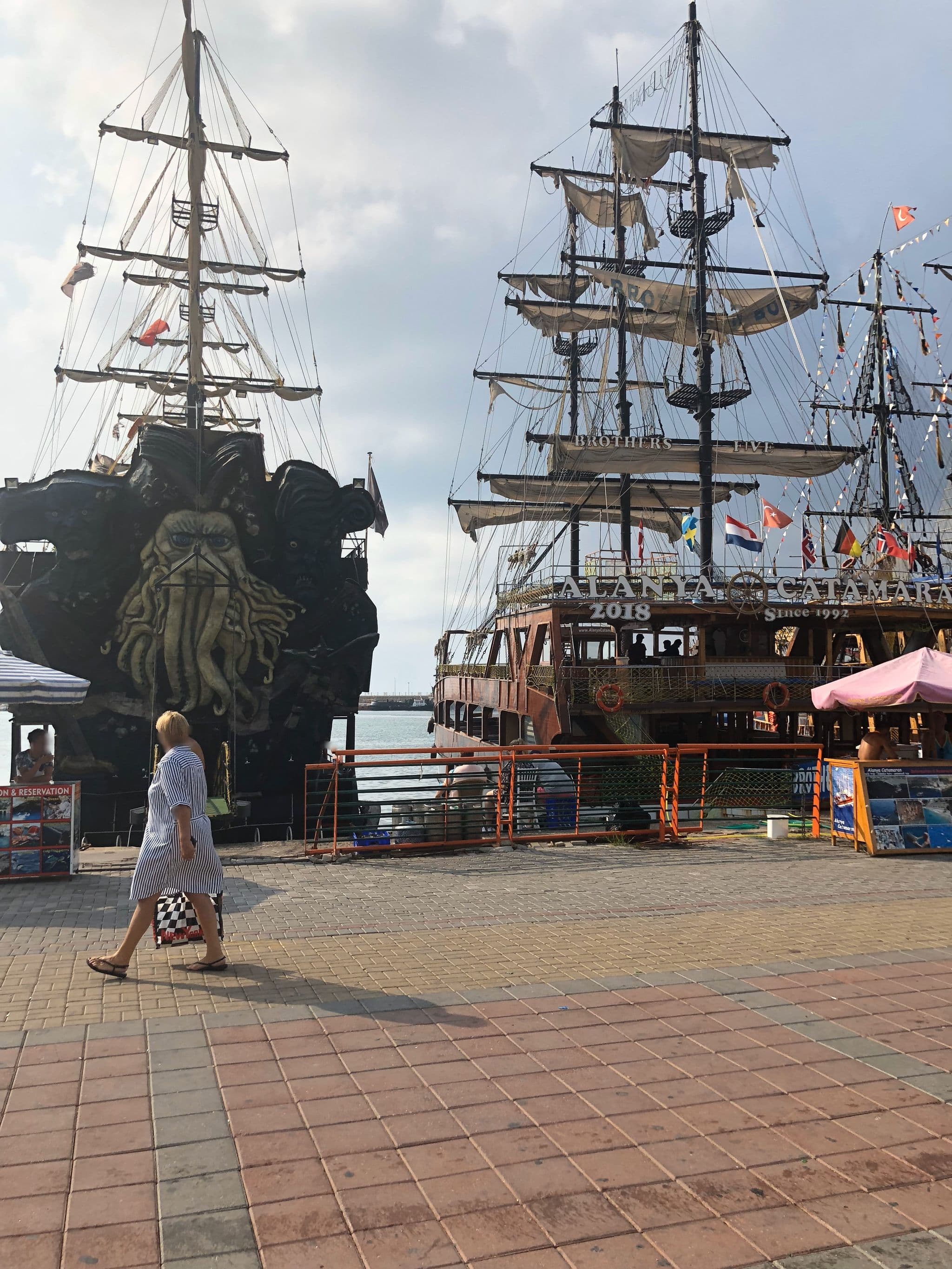 Street view near Jolly Tur Avea Mayfest Utopia World, Alanya — © grenzland (CC BY-SA · Mapillary)