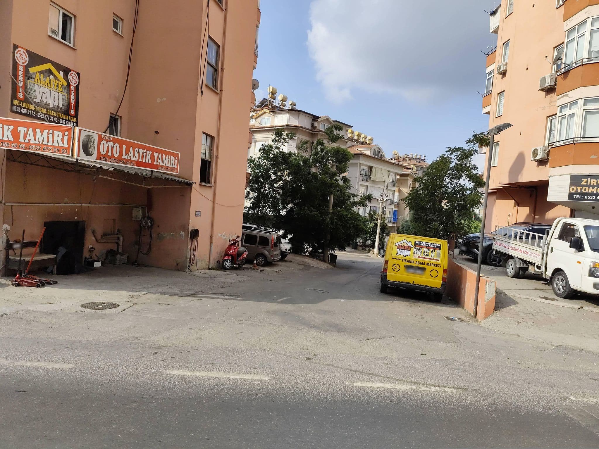 Street view near emir forsse clup oteL, Alanya — © ldenisn (CC BY-SA · Mapillary)