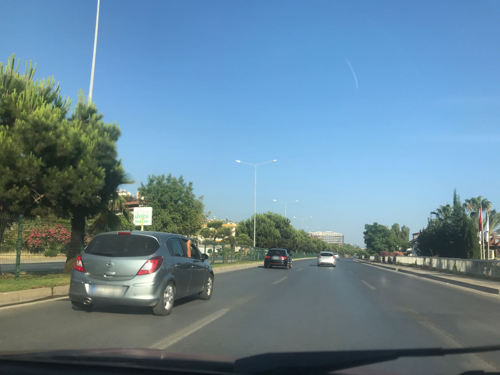 Street view near Maritim  Alantur Otel, Tosmur — © alpzsarac (CC BY-SA · Mapillary)