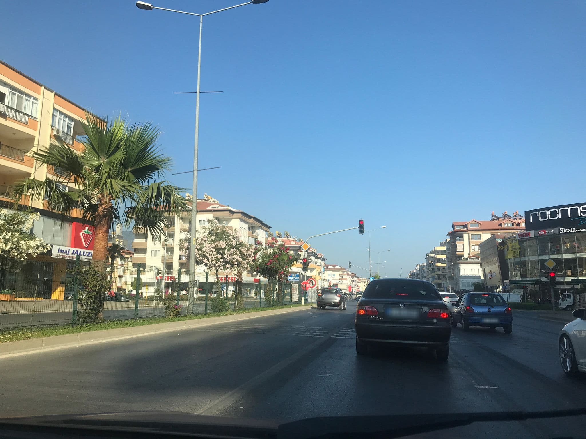 Street view near Alanya Bella Rose Hotel, Tosmur — © alpzsarac (CC BY-SA · Mapillary)