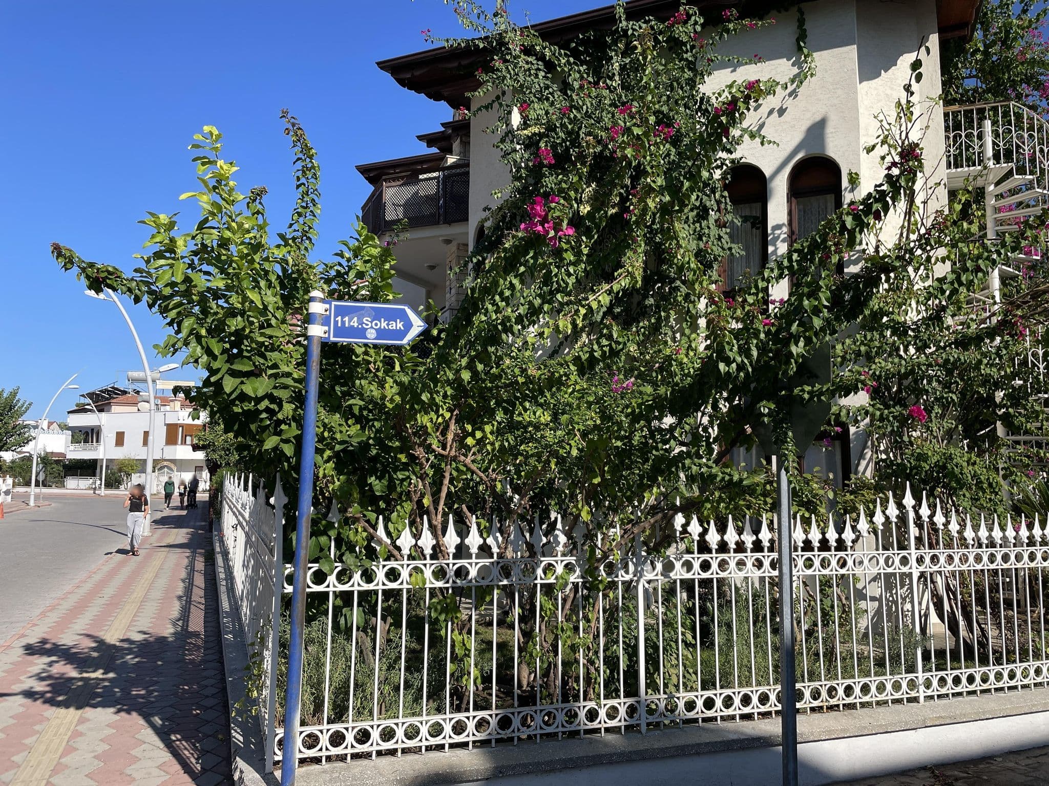 Street view near opalin pansiyon, Kemer — © batyrmastyr (CC BY-SA · Mapillary)