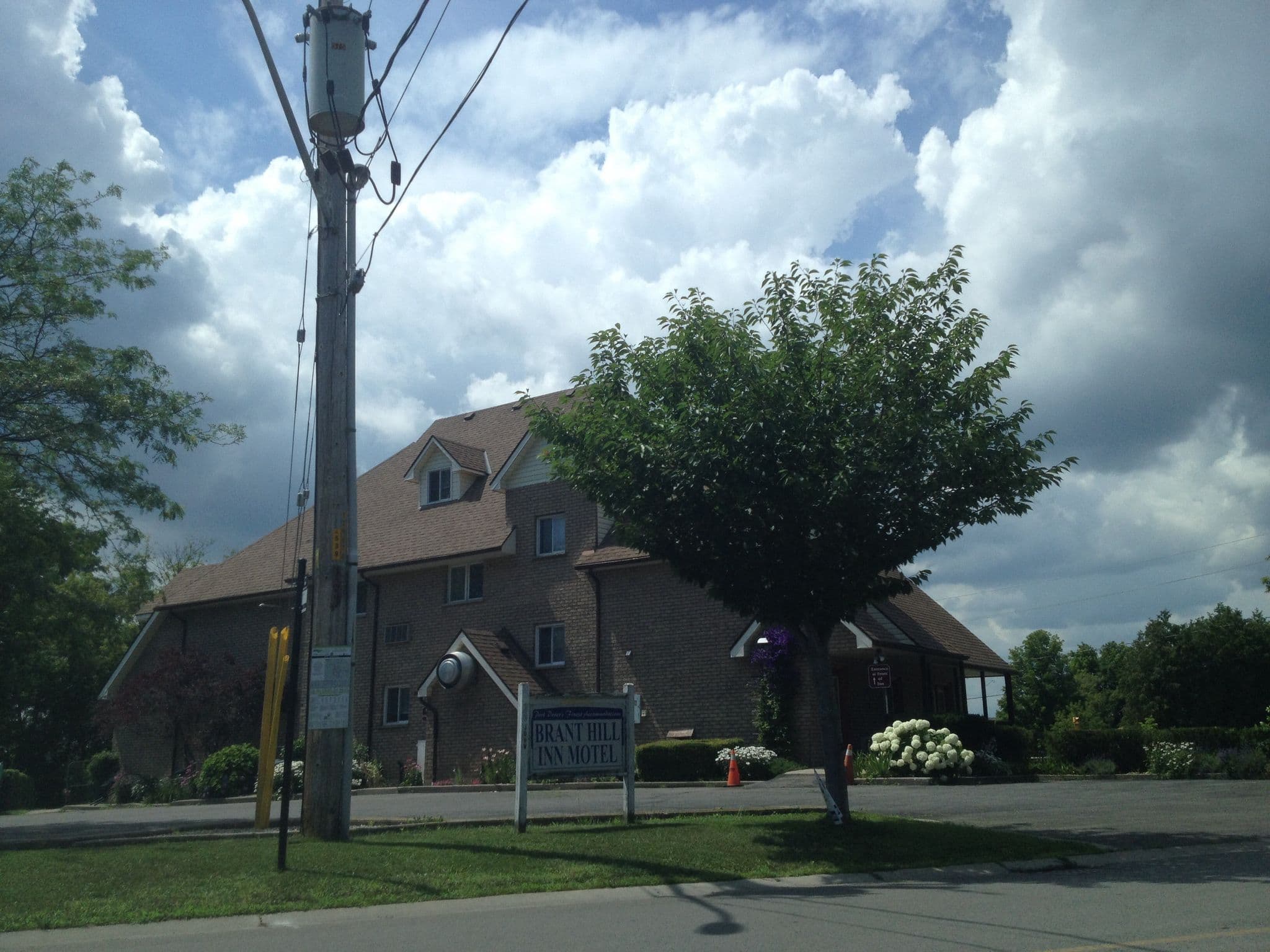 Street view near Brant Hill Inn Motel, Simcoe — © elgaard (CC BY-SA · Mapillary)