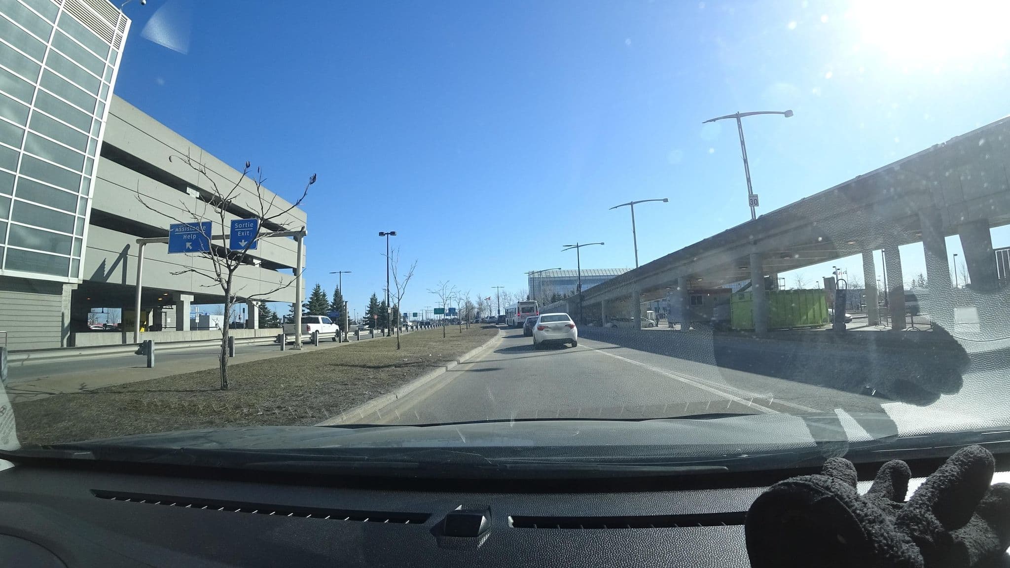 Street view near Hôtel Marriott, Dorval — © michelcouturemotomcm (CC BY-SA · Mapillary)