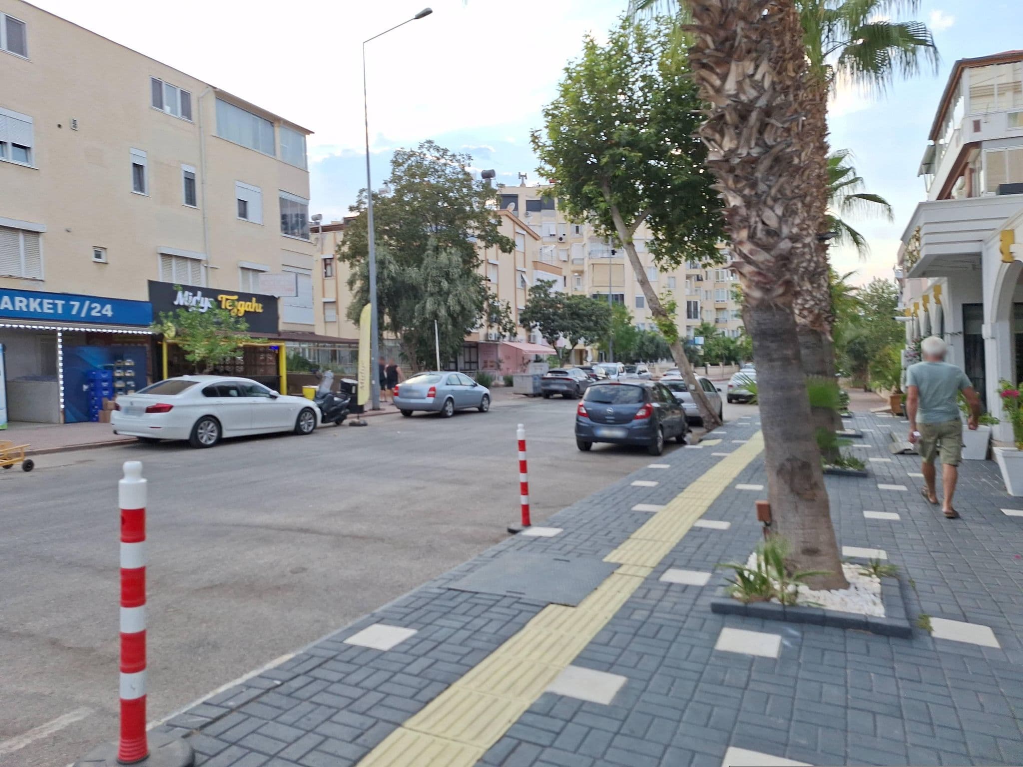 Street view near Sea Life Lounge Hotel, Antalya — © Guria (CC BY-SA · Mapillary)