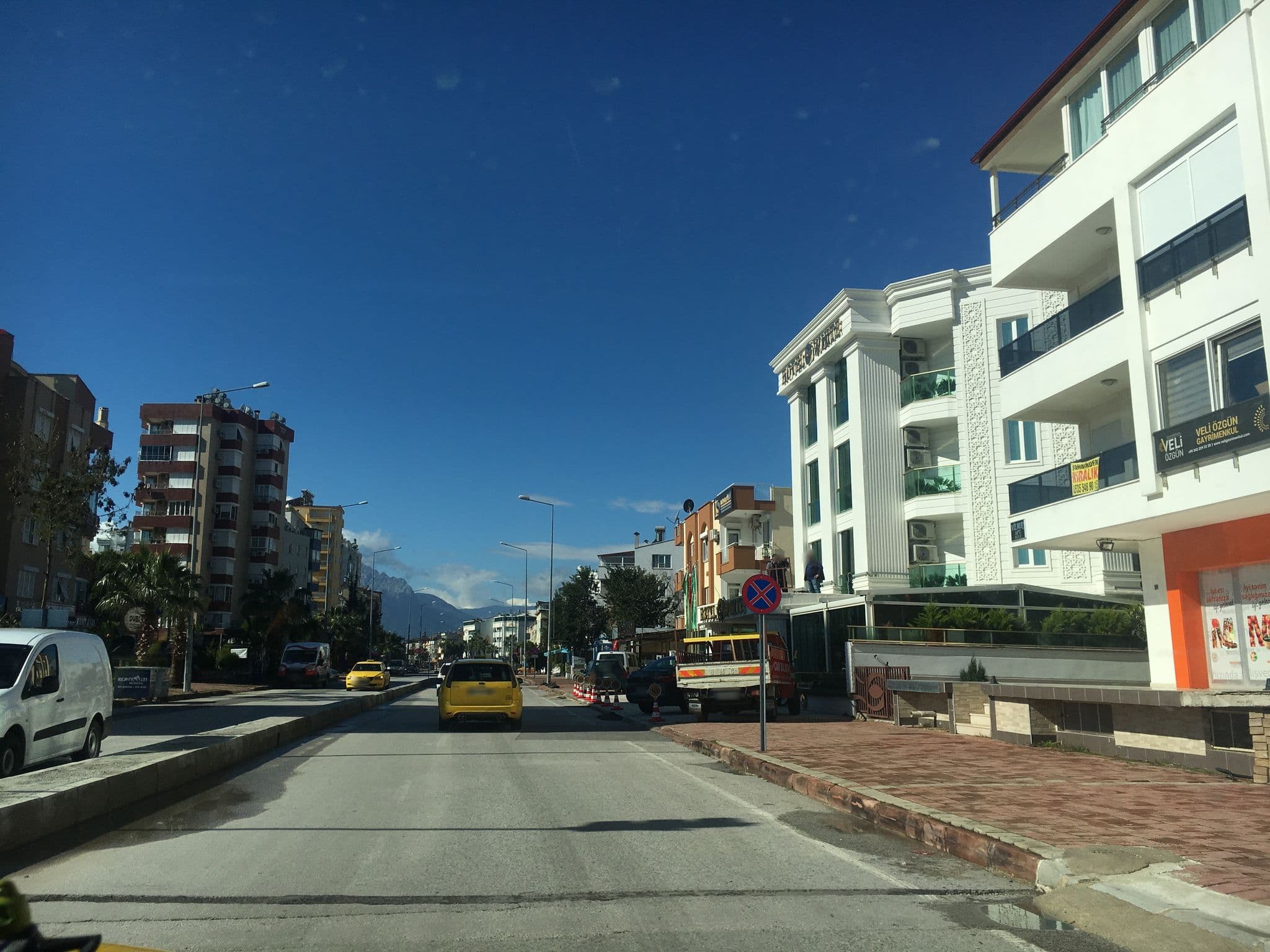 Street view near London Hotel, Antalya — © semi (CC BY-SA · Mapillary)