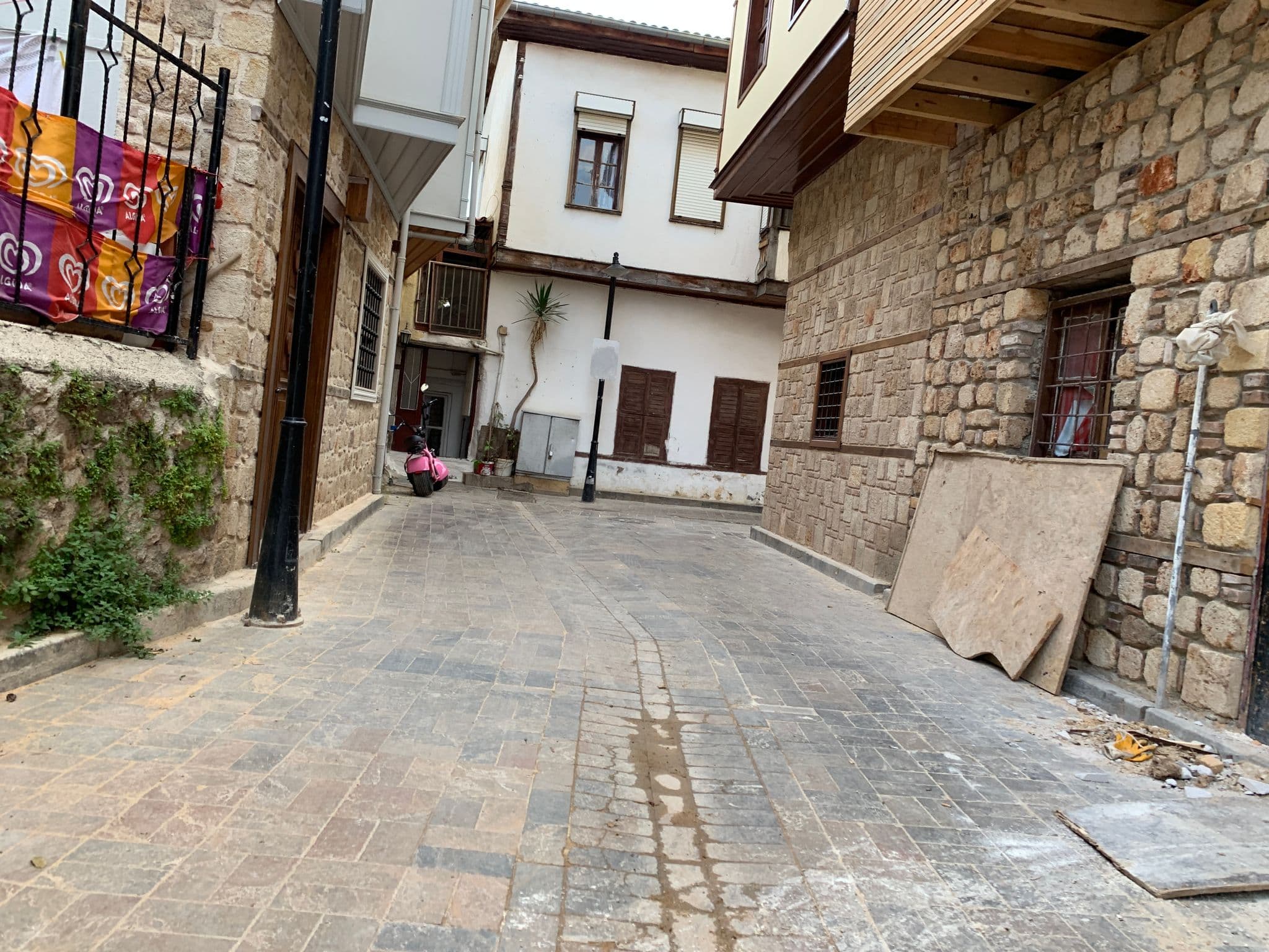 Street view near Minyon Boutique Hotel, Antalya — © empty (CC BY-SA · Mapillary)