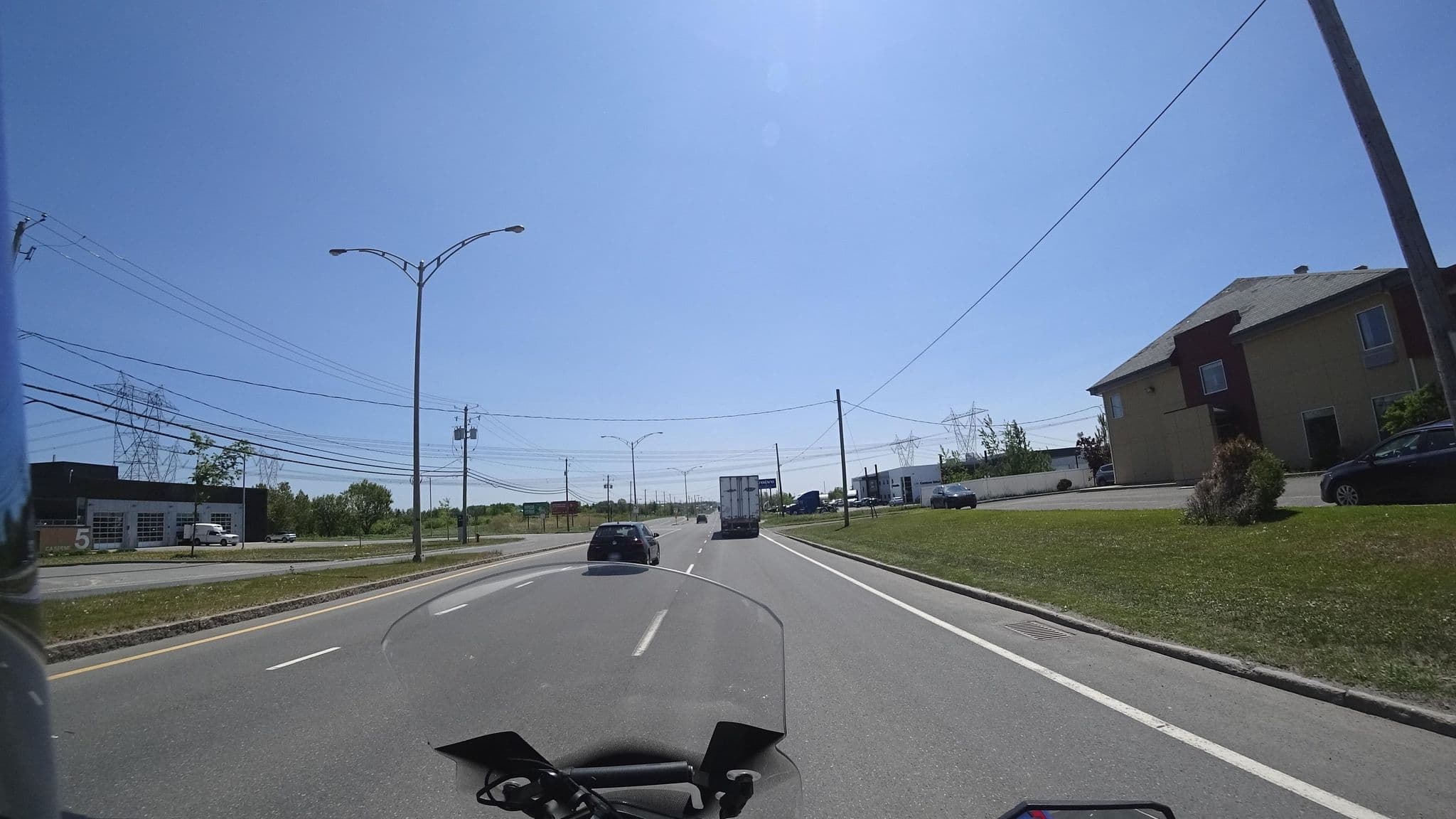 Street view near Econo Lodge, Lévis — © michelcouturemotomcm (CC BY-SA · Mapillary)