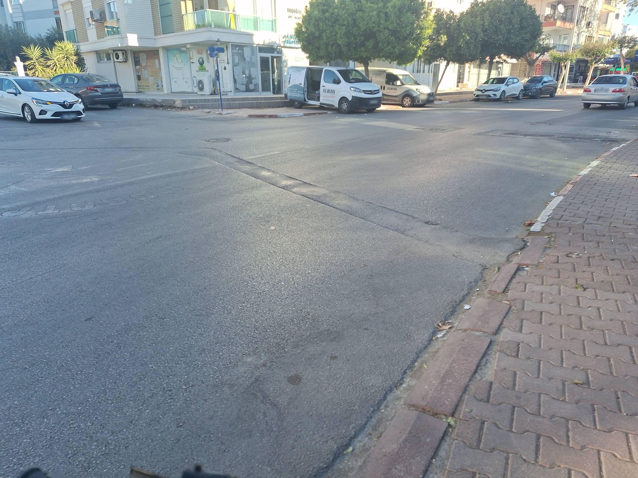 Street view near Hotel Limak Arcadia Golf & Sport Resort Belek, Antalya — © Guria (CC BY-SA · Mapillary)