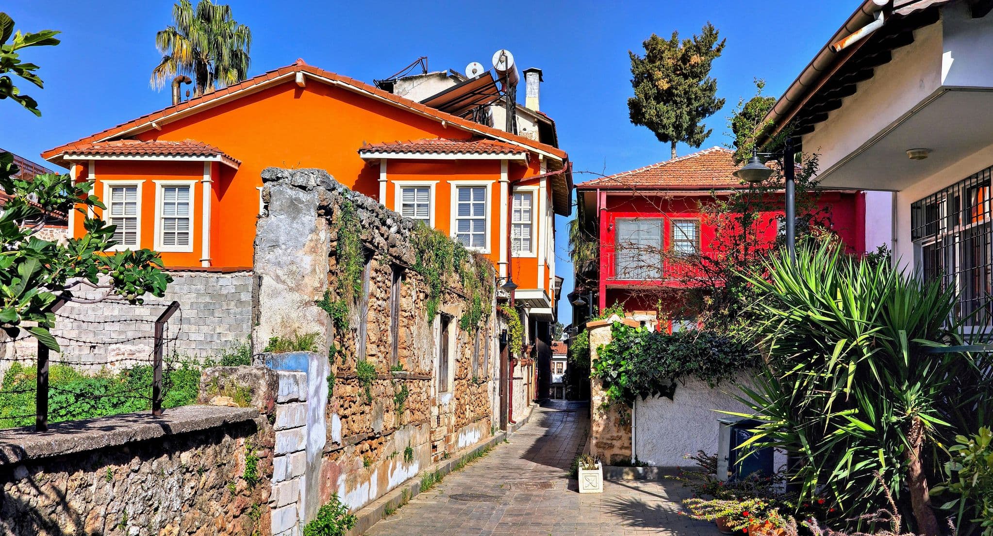 Street view near Mehmet Arif Bey Boutıq Hotel, Antalya — © km2bp (CC BY-SA · Mapillary)