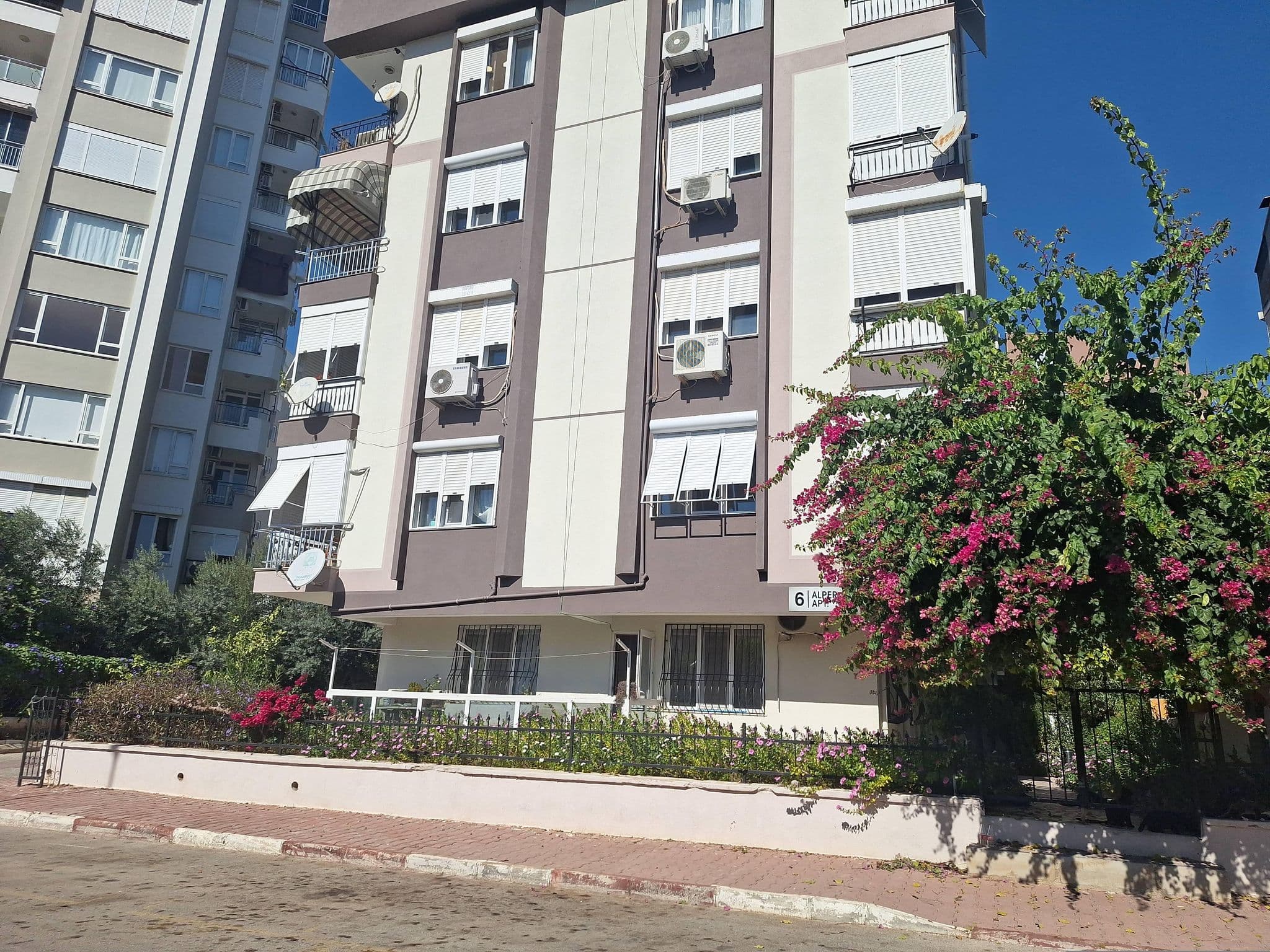 Street view near Dedeman Park Antalya, Muratpaşa — © Guria (CC BY-SA · Mapillary)