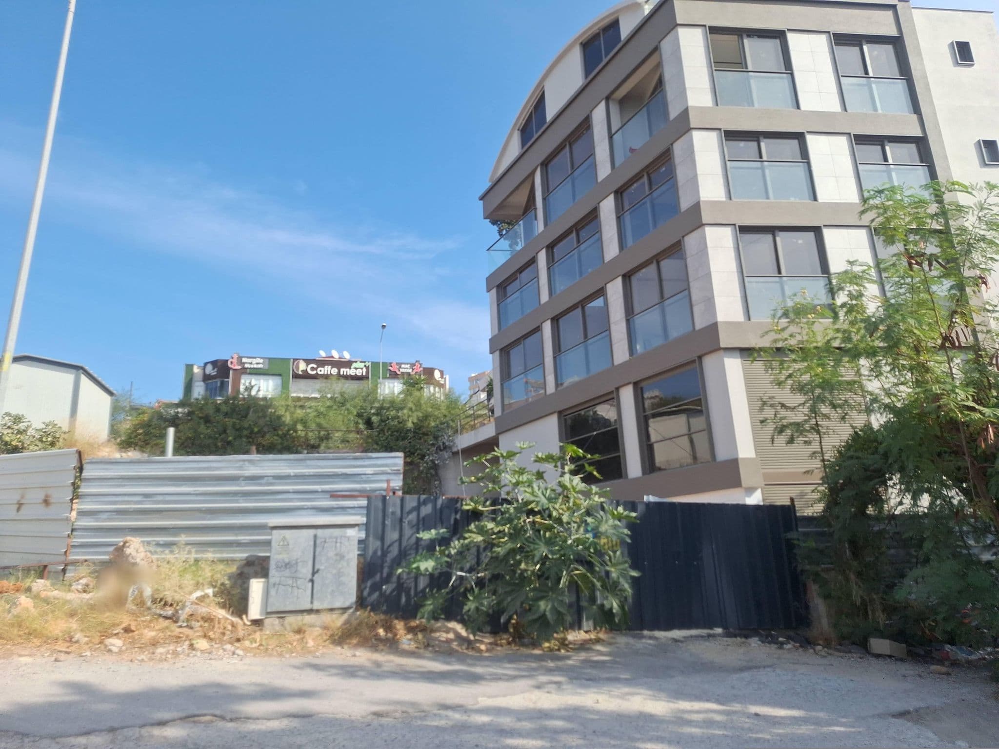 Street view near Duru Suites Hotel Açık Büfe, Muratpaşa — © Guria (CC BY-SA · Mapillary)