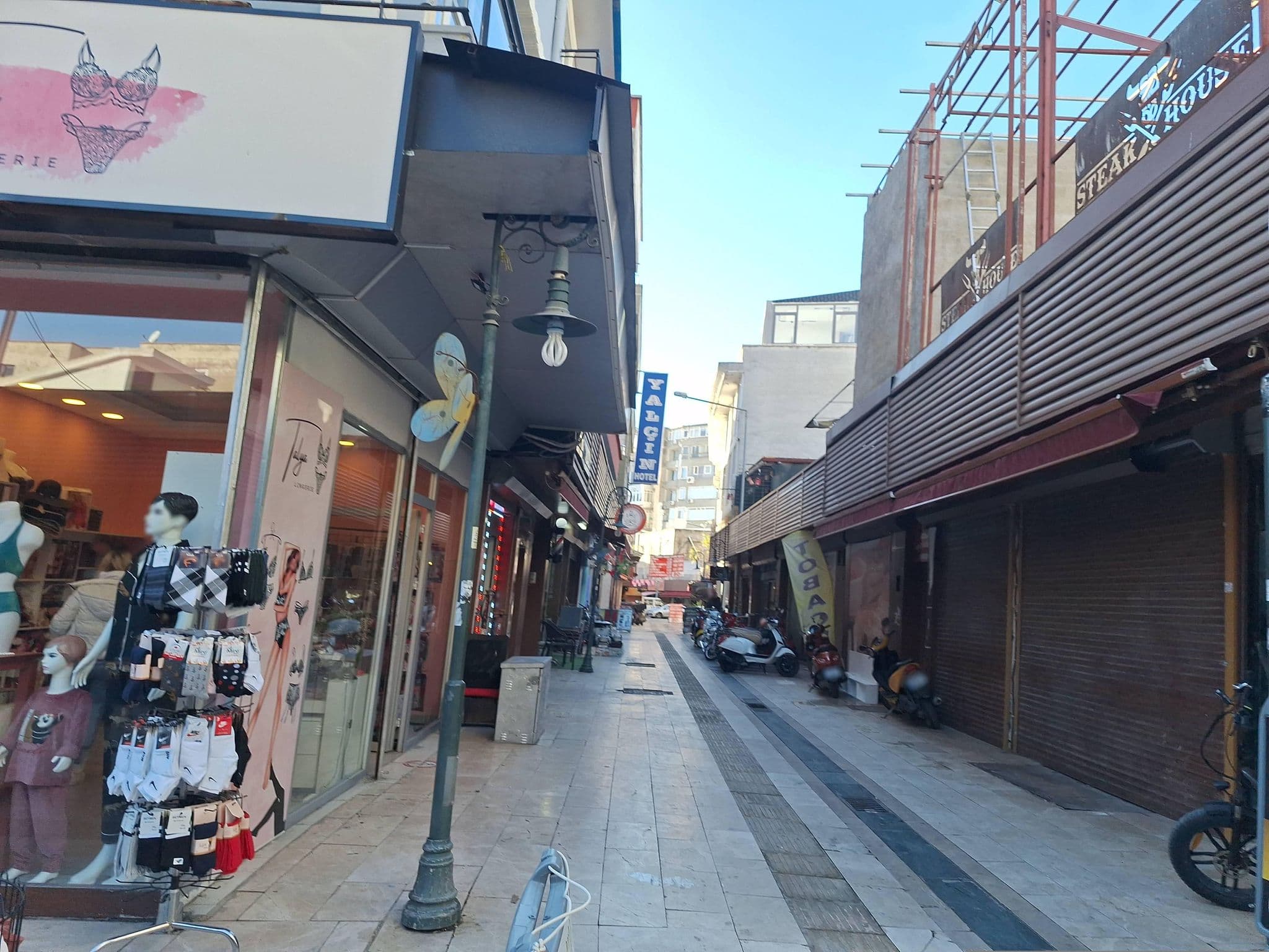 Street view near Lorisa Otel, Antalya — © Guria (CC BY-SA · Mapillary)