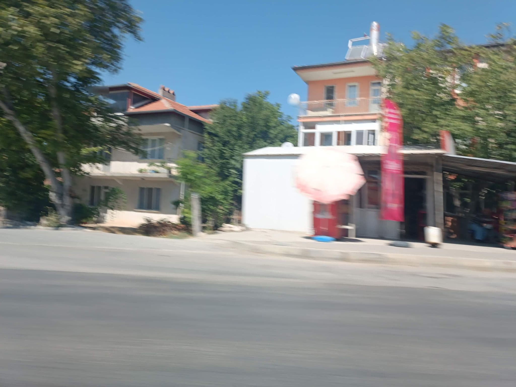 Street view near Dinar Karagöz Kavşağı, Dinar — © ktahyam-Mapping (CC BY-SA · Mapillary)