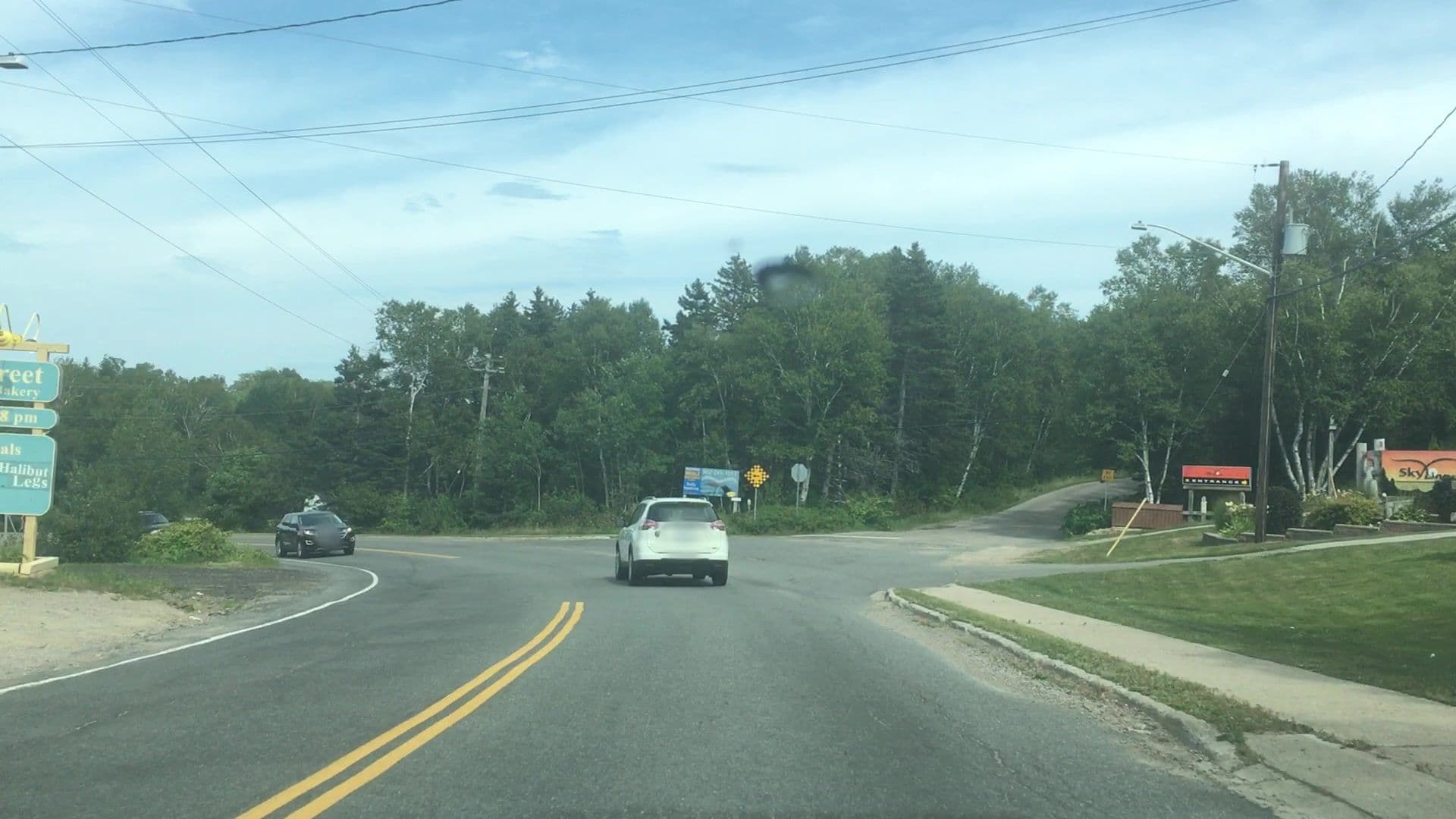 Street view near Skyline Cabins, Ingonish — © lvl5 (CC BY-SA · Mapillary)