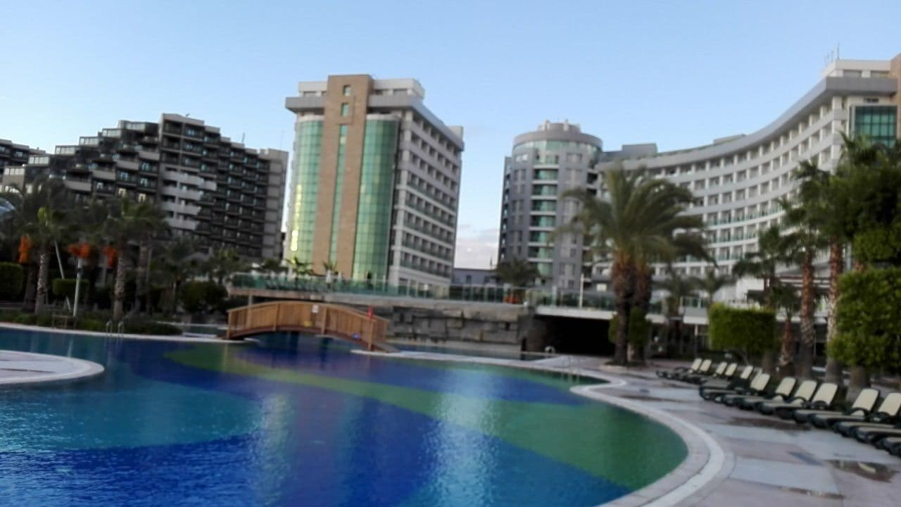 Street view near Sherwood Resort Hotel Kral Dairesi, Karaçallı — © nesim (CC BY-SA · Mapillary)