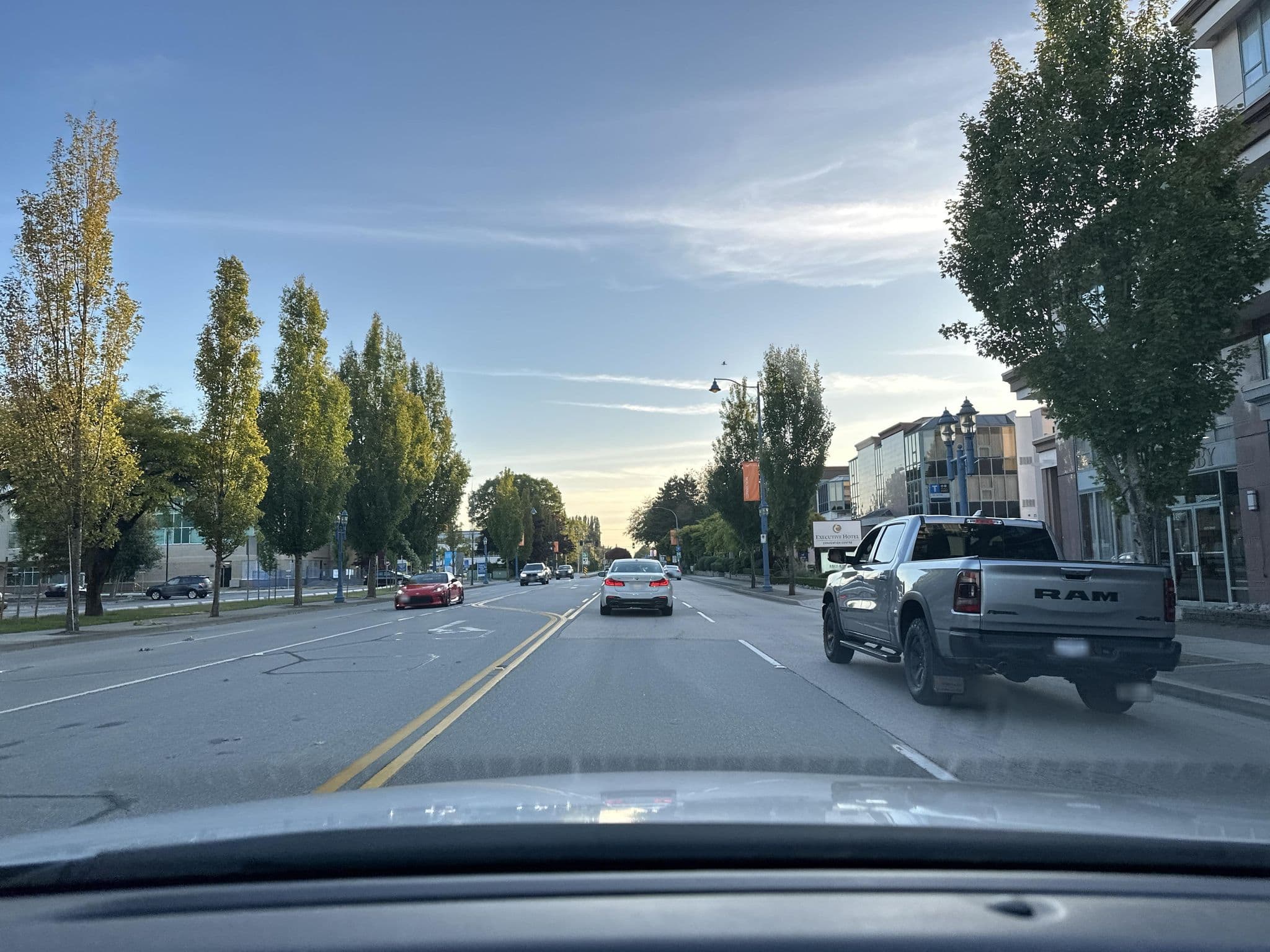 Street view near Executive Airport Plaza Hotel Richmond, Richmond — © hlouie (CC BY-SA · Mapillary)