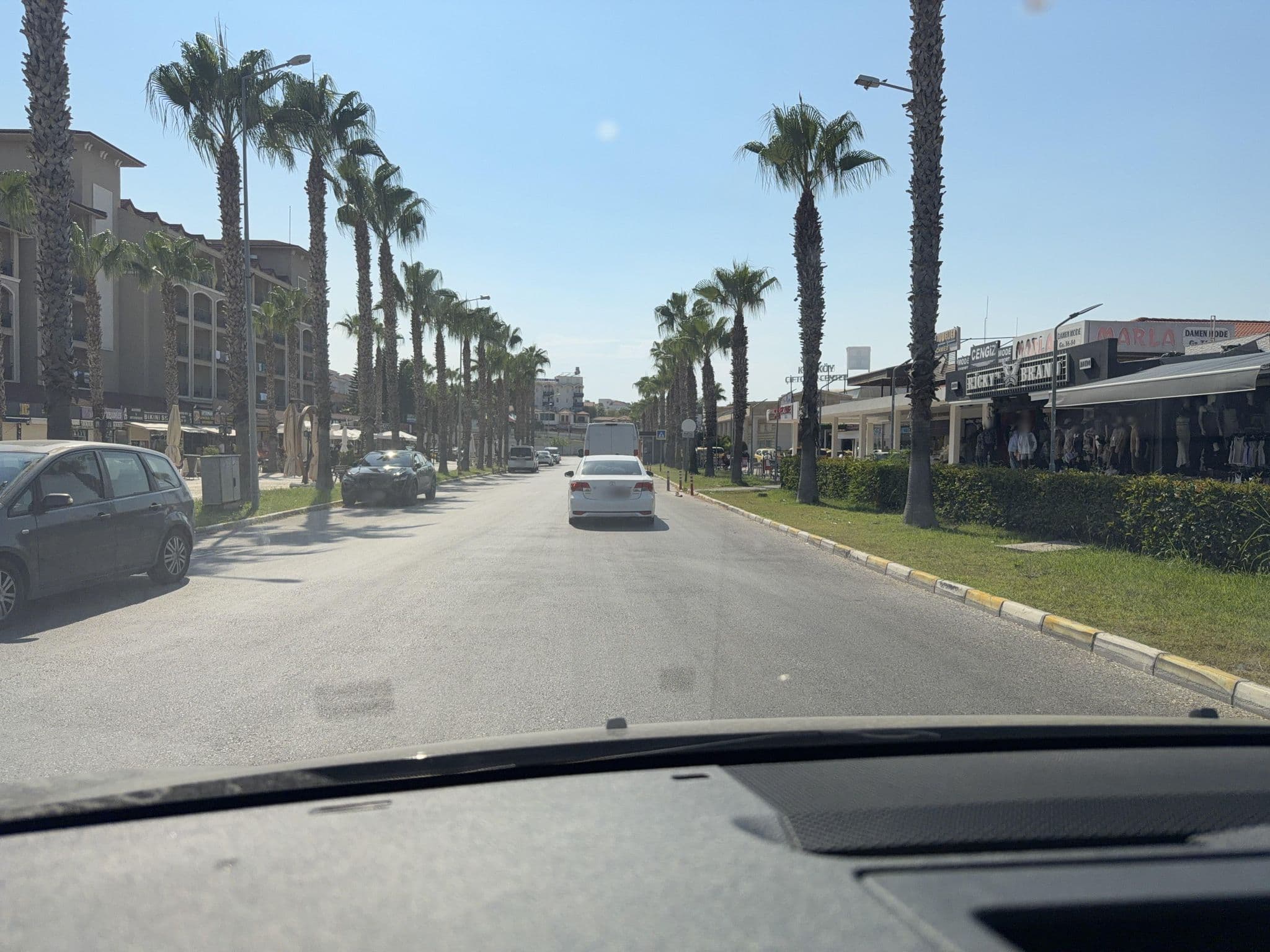 Street view near Deniz Beach Club, Gültepe — © wasd42 (CC BY-SA · Mapillary)