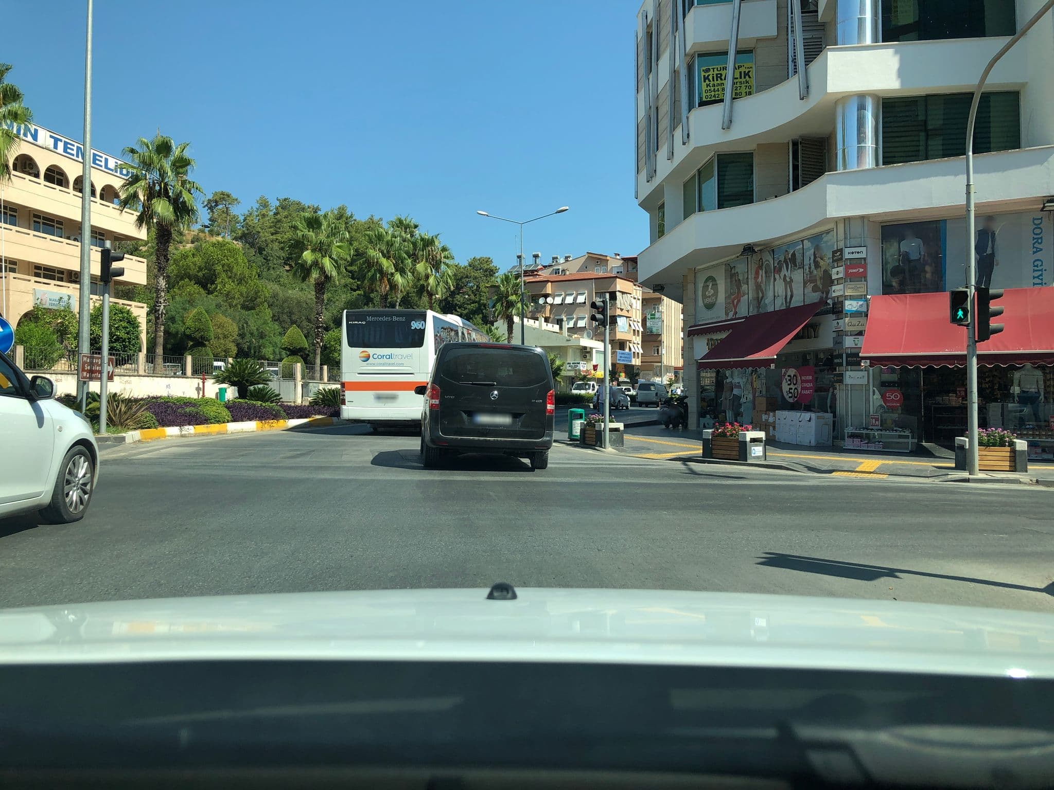 Street view near Side Maya Word Hotel, Manavgat — © schwartauch (CC BY-SA · Mapillary)