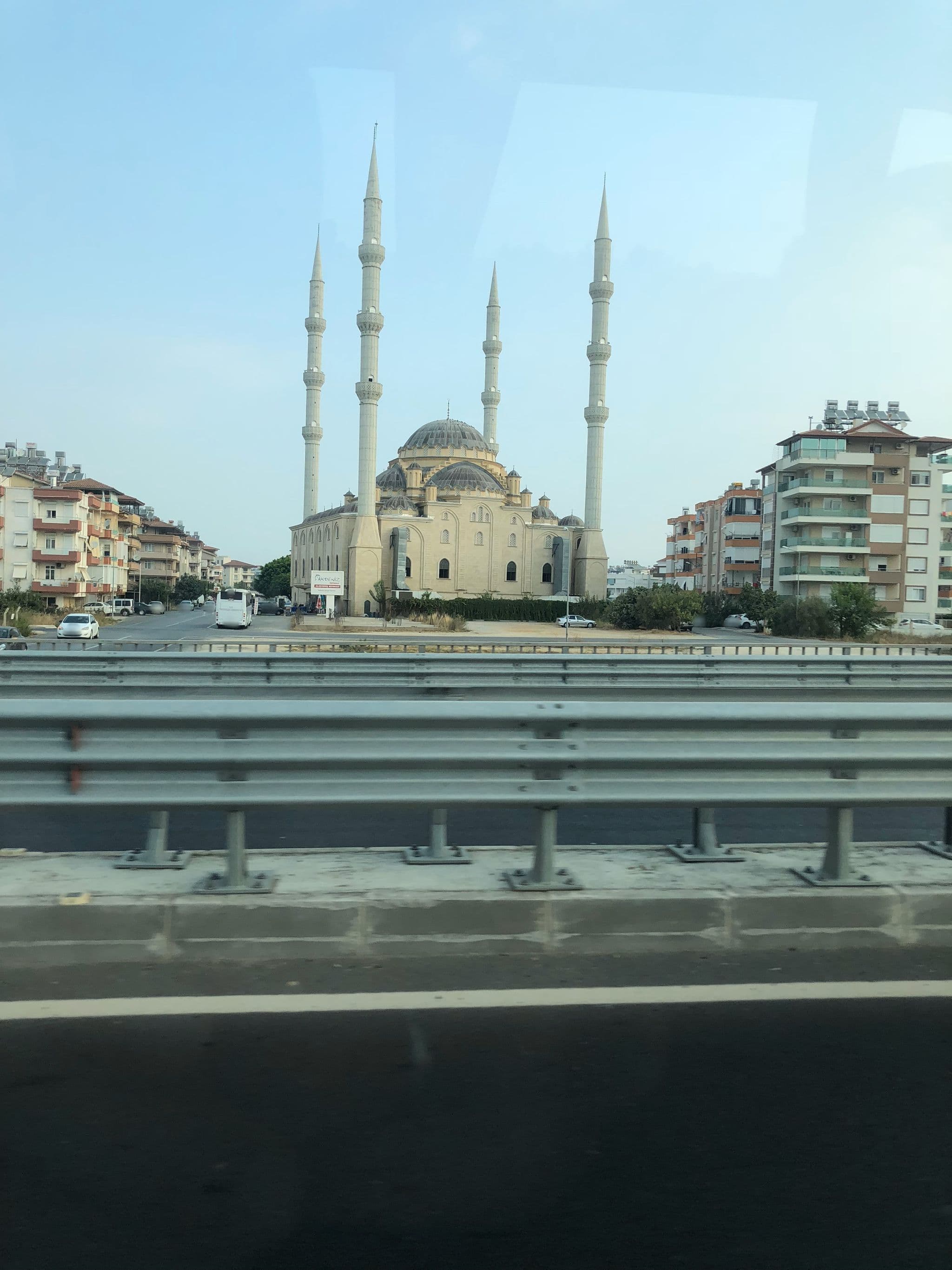 Street view near Hotel Lake And Riverside Thermal Spa, Aşağı Hisar — © grenzland (CC BY-SA · Mapillary)